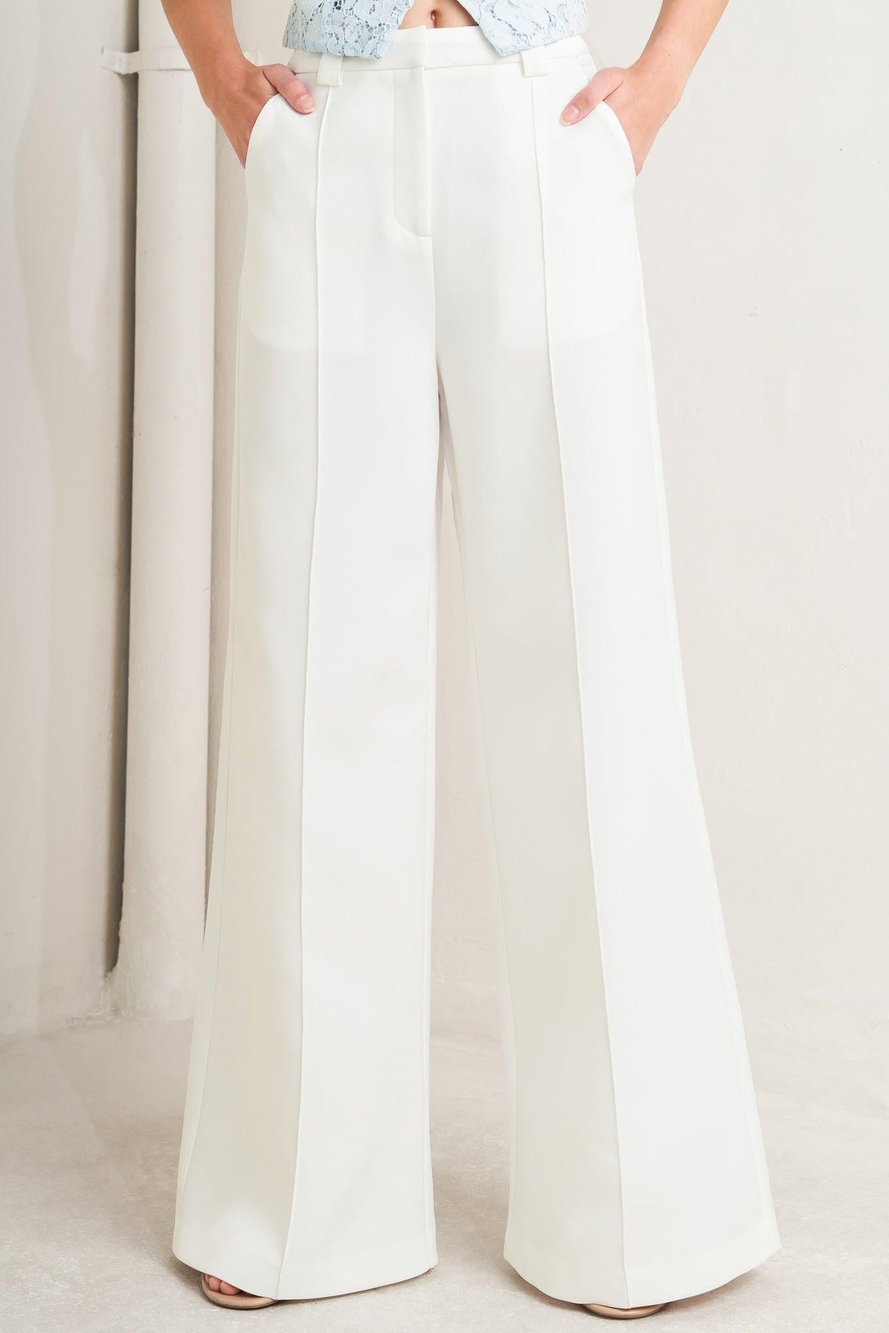 BRIGHT MOMENTS WOVEN PANTS