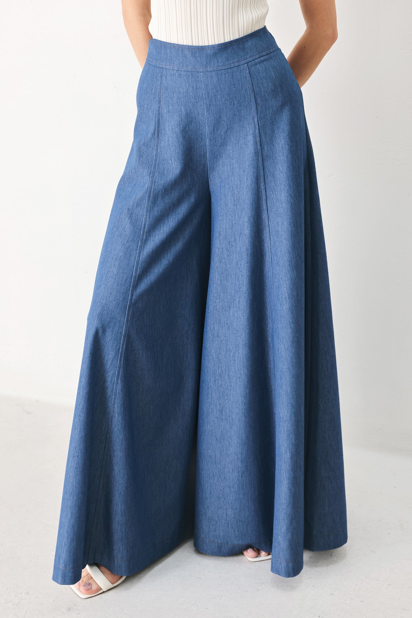 CASUAL ROMANCE WOVEN PANTS