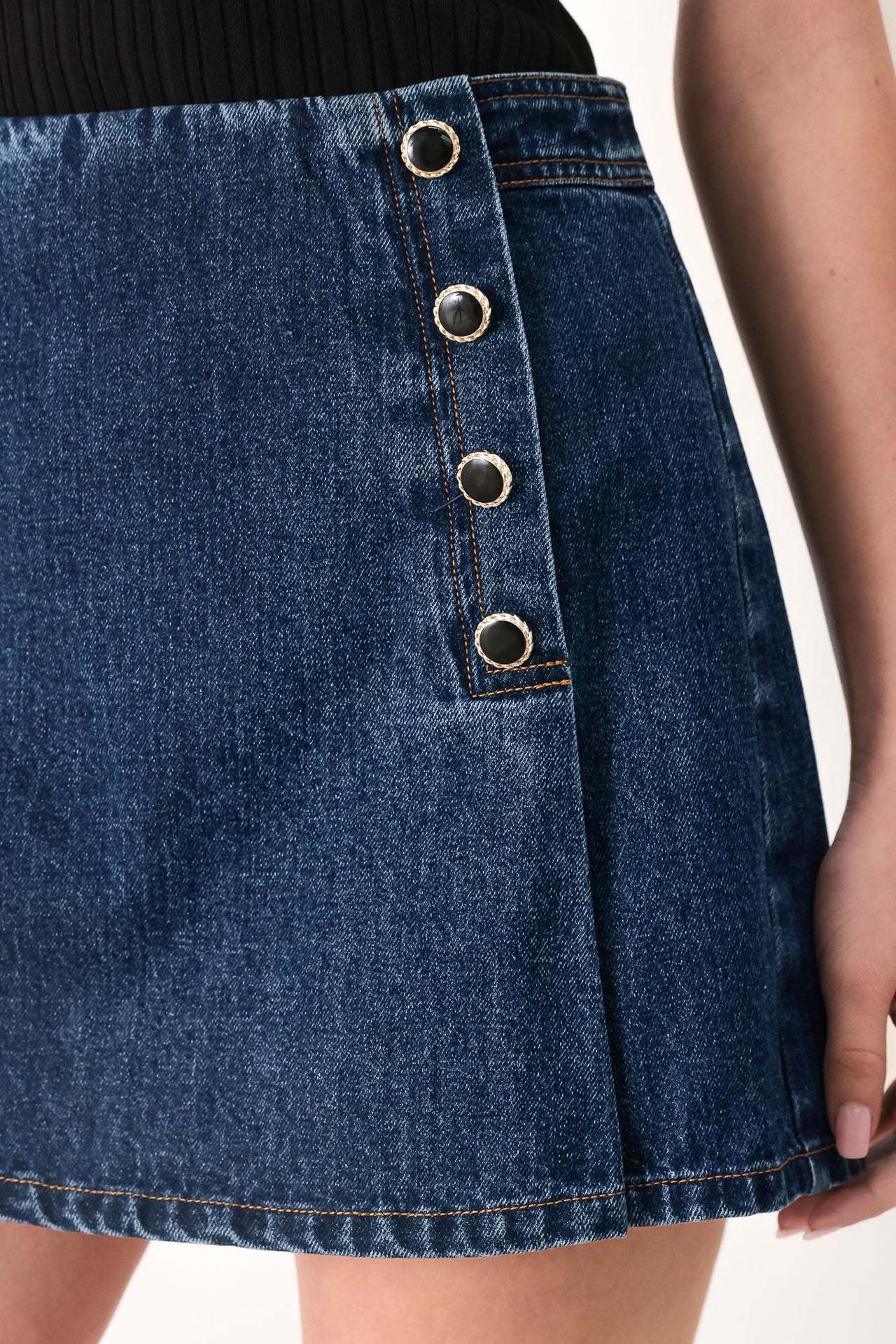 RUN THE CITY DENIM SKORT