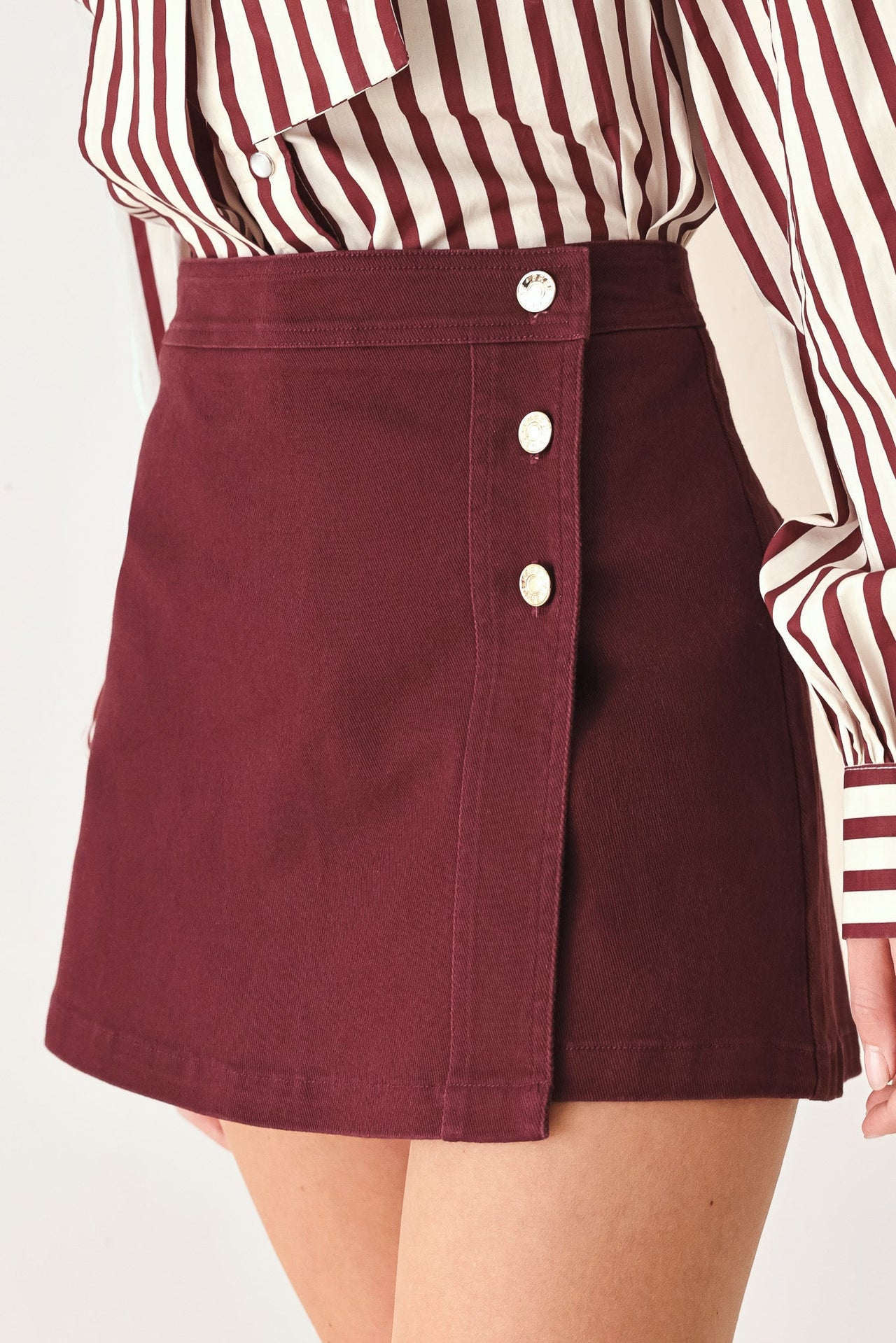 MERLOT RIDGE WOVEN SKORT
