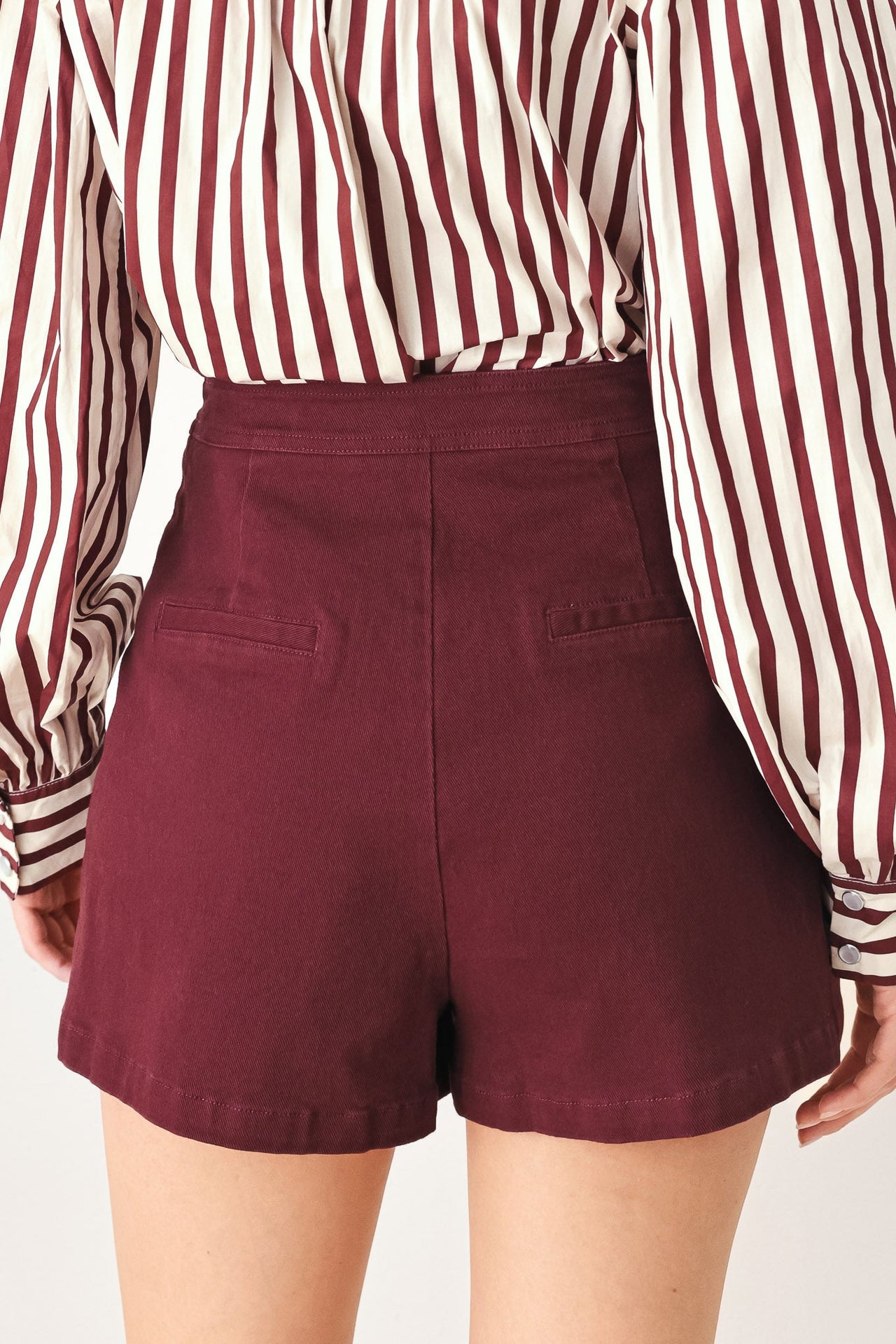 MERLOT RIDGE WOVEN SKORT