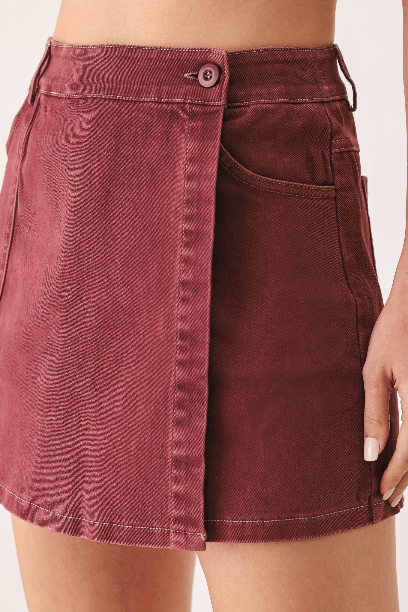 WILD RASPBERRY WOVEN SKORT