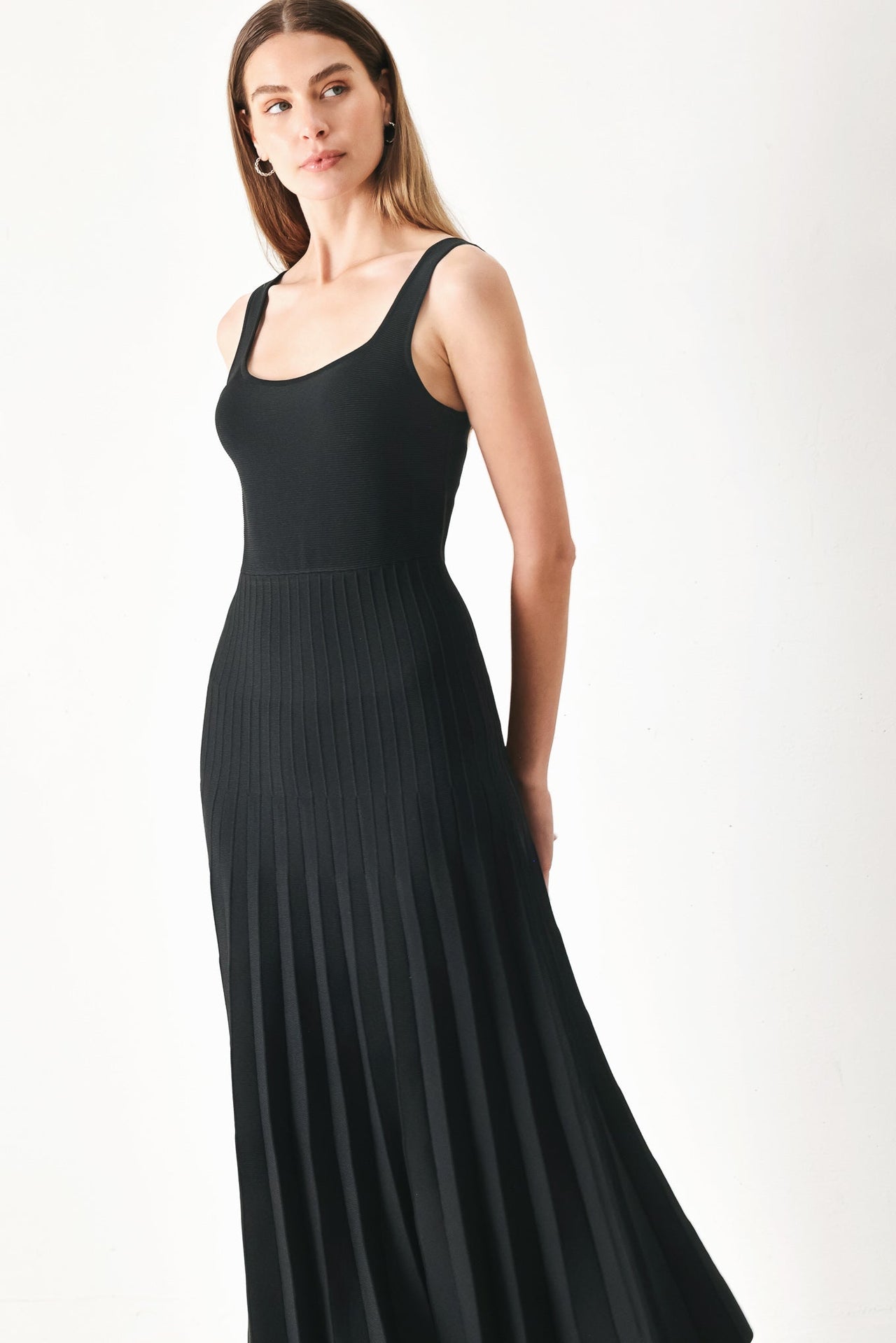 MONO FORM SWEATER KNIT MIDI DRESS