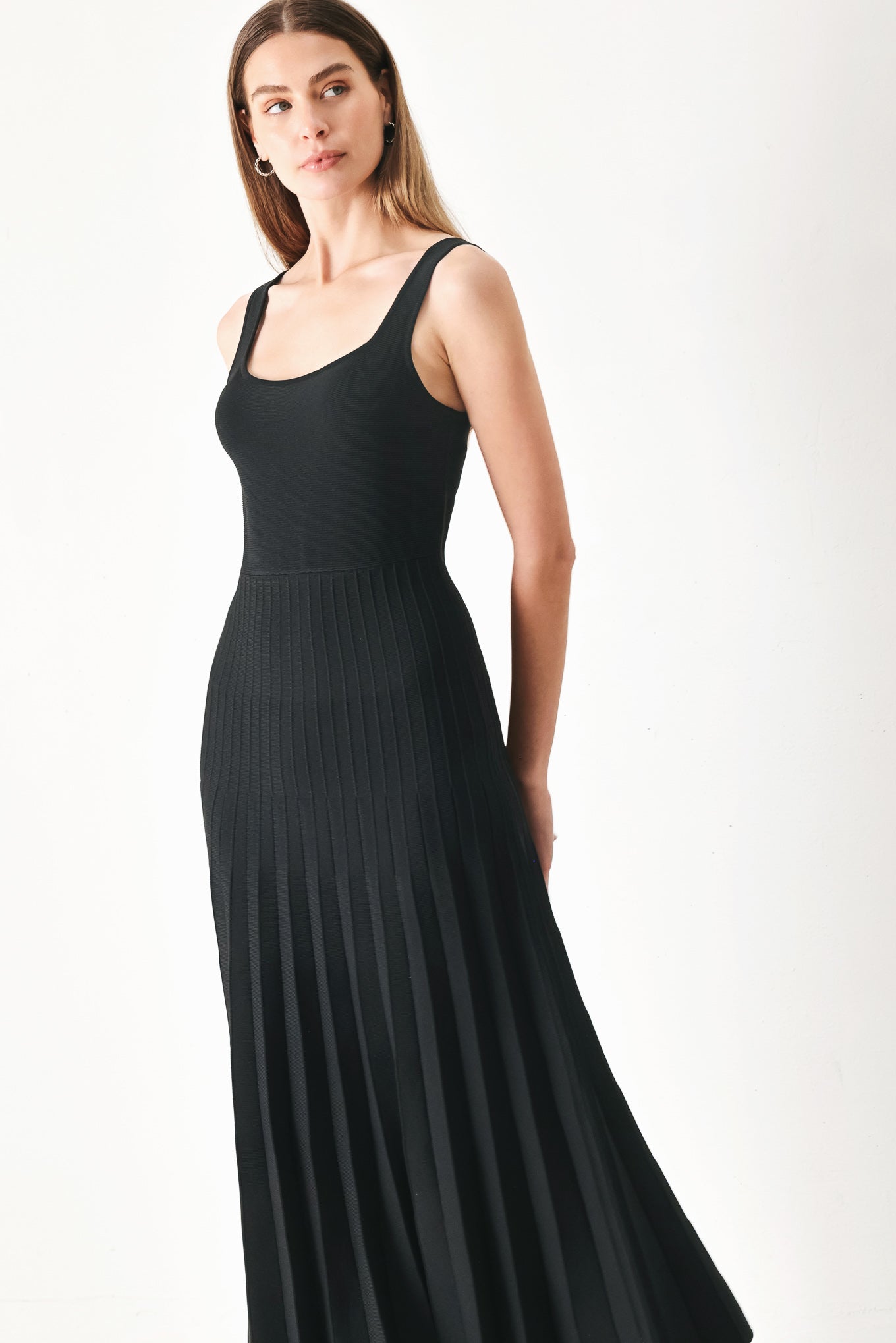 MONO FORM SWEATER KNIT MIDI DRESS