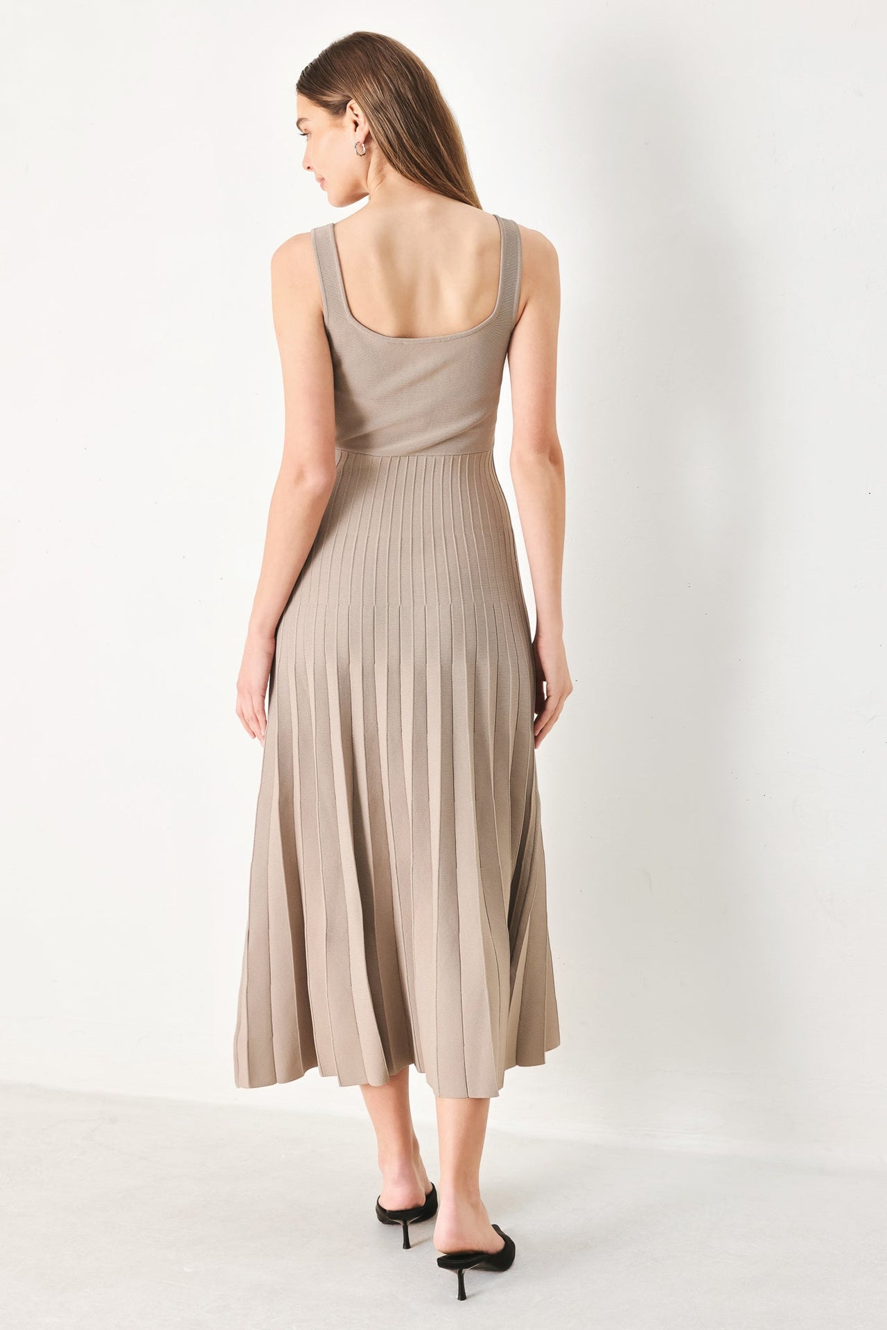 MONO FORM SWEATER KNIT MIDI DRESS