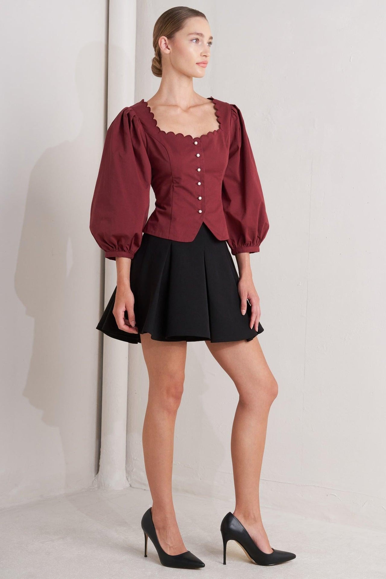 AMOUR SCALLOP WOVEN TOP
