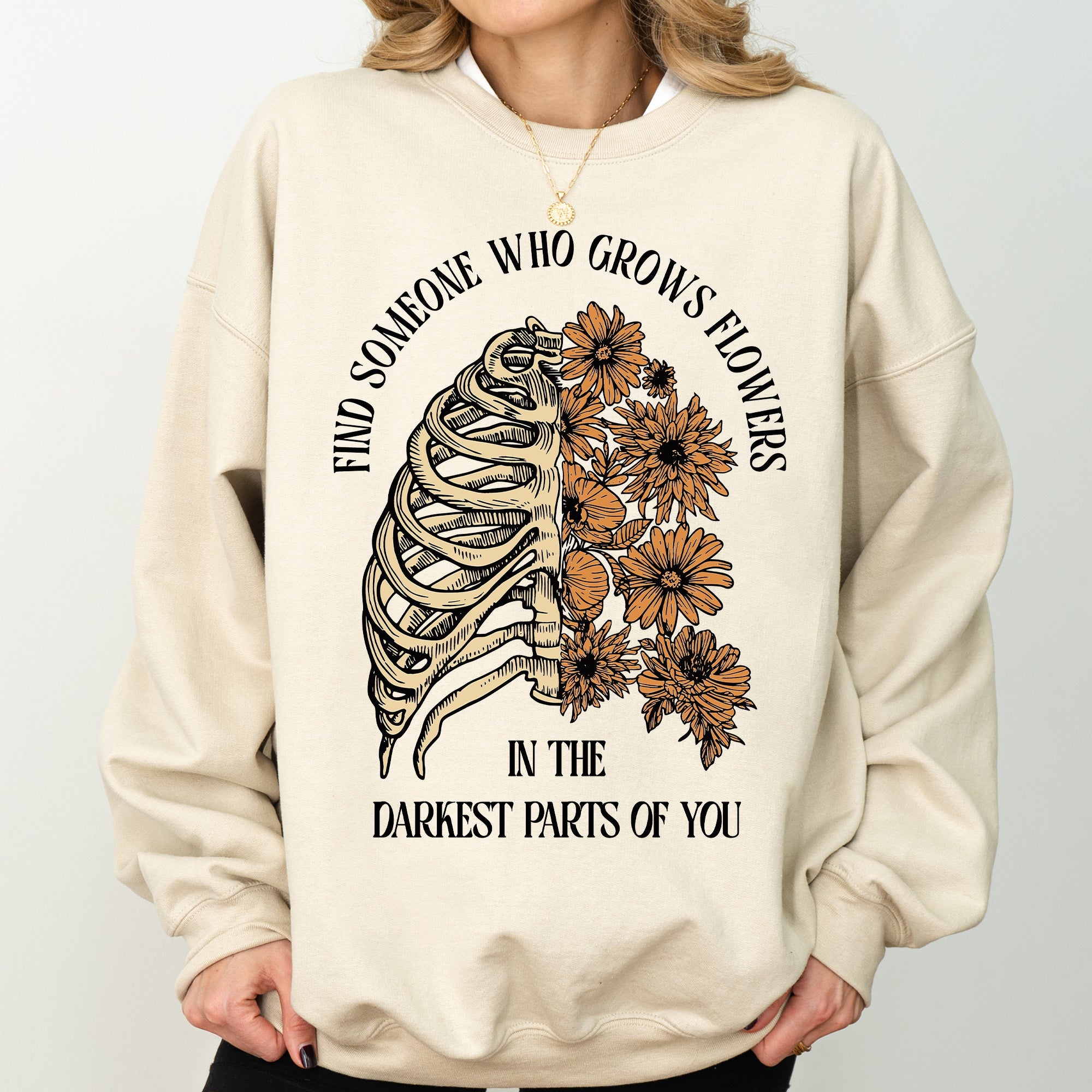 Find Someone Who Grows Flowers Skeleton Cowgirl Floral Western Skeleton Art Design Sweatshirt
