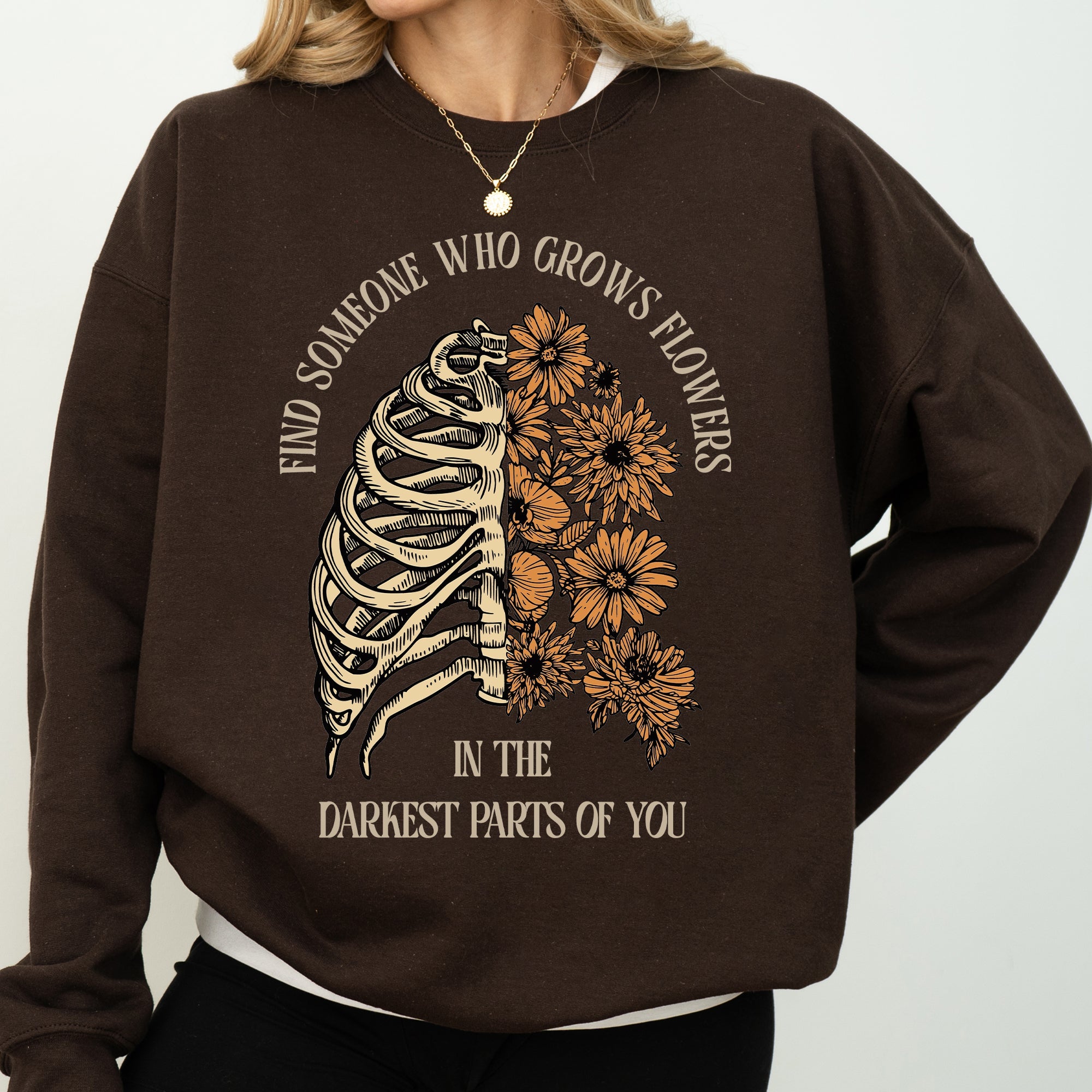 Find Someone Who Grows Flowers Skeleton Cowgirl Floral Western Skeleton Art Design Sweatshirt