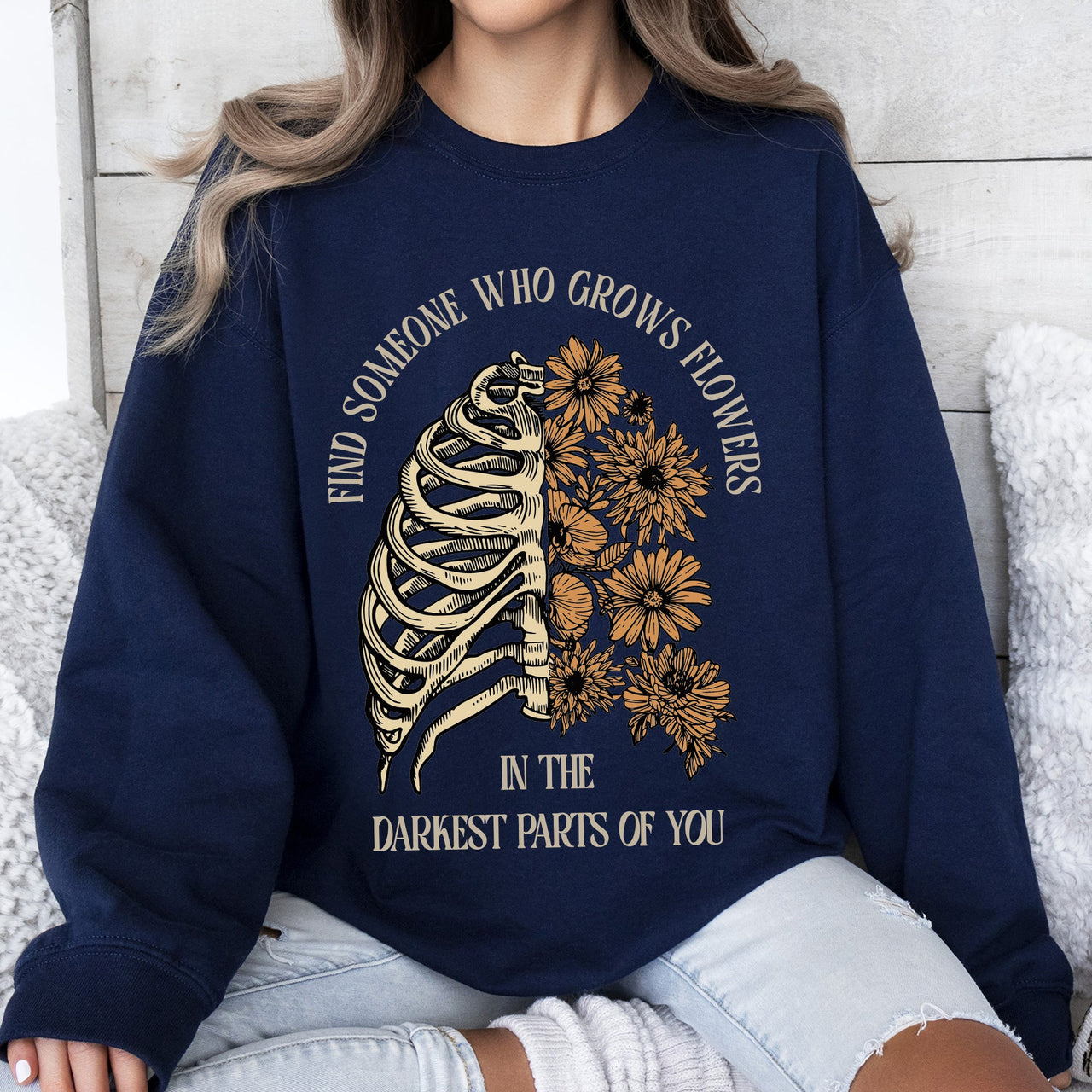 Find Someone Who Grows Flowers Skeleton Cowgirl Floral Western Skeleton Art Design Sweatshirt