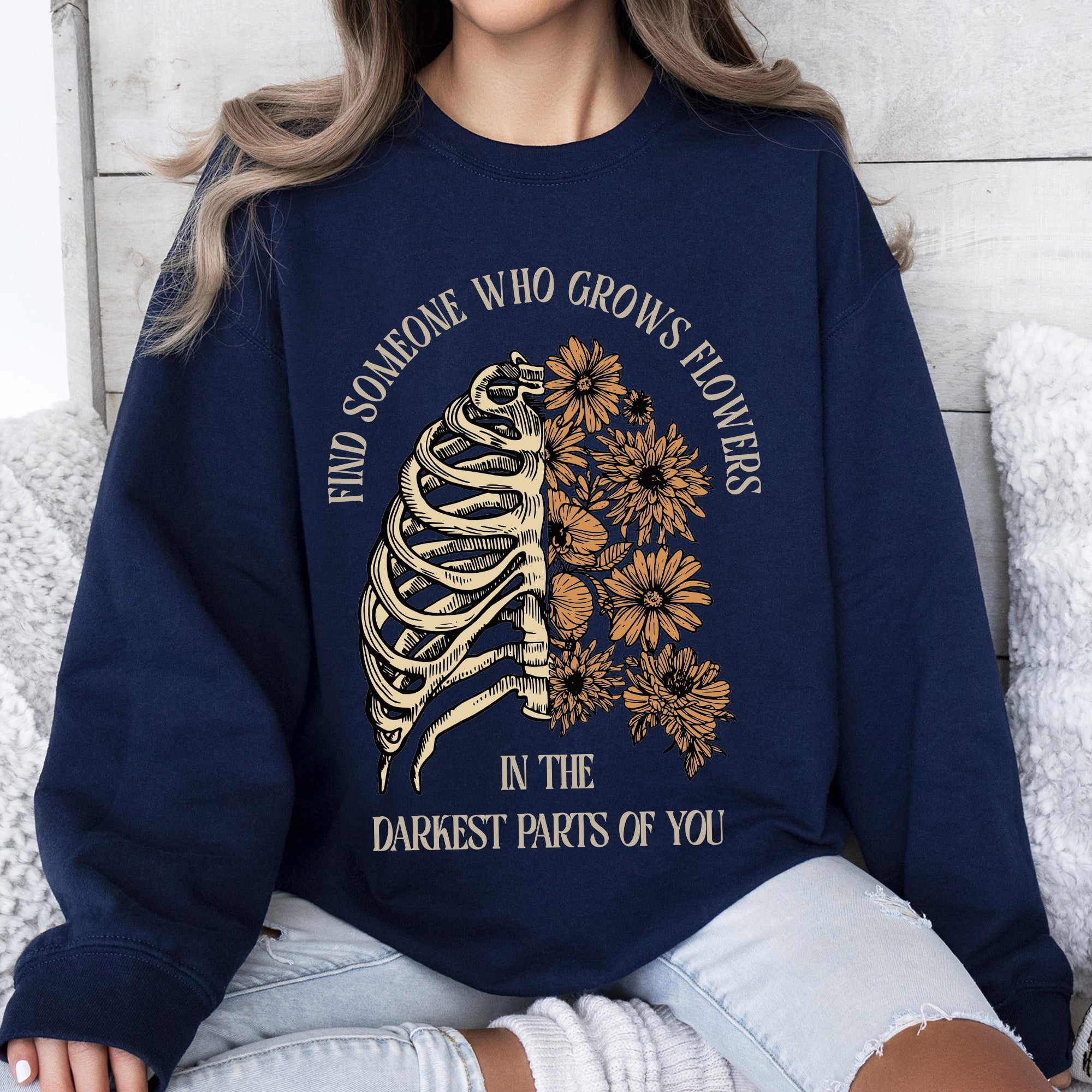 Find Someone Who Grows Flowers Skeleton Cowgirl Floral Western Skeleton Art Design Sweatshirt