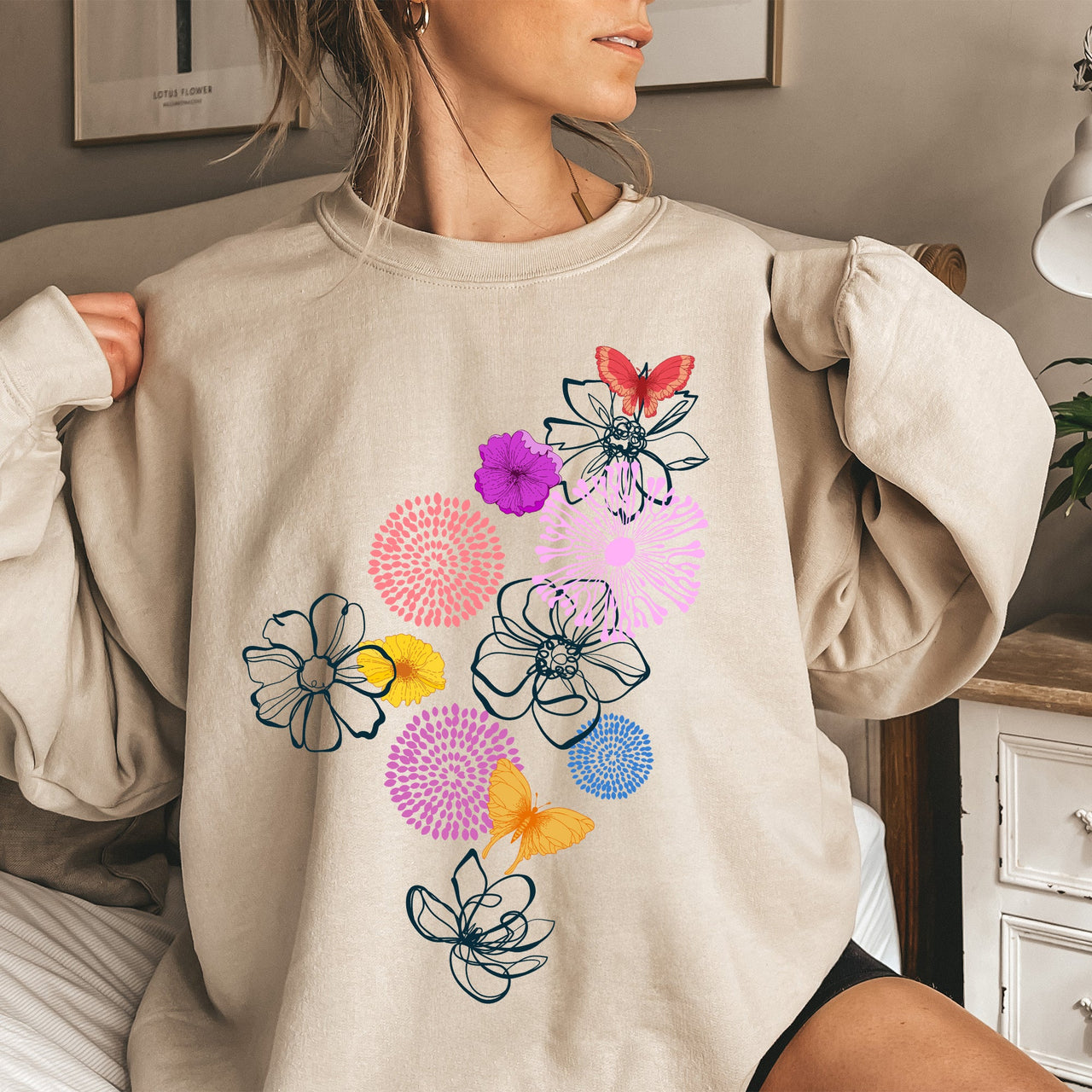 Floral Outlines, Flower Doodle Botanical Line Art Garden Sketch Collection Sweatshirt