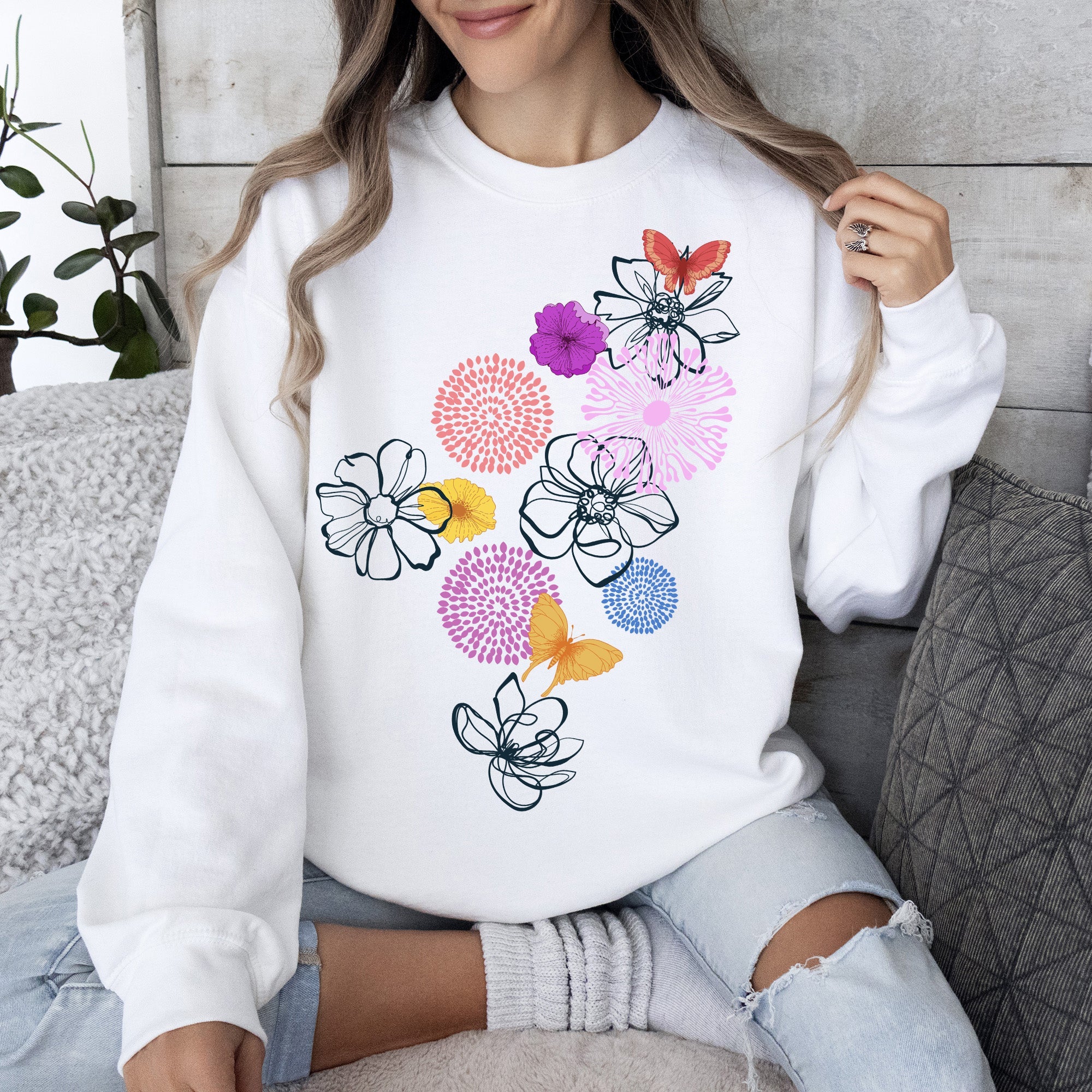 Floral Outlines, Flower Doodle Botanical Line Art Garden Sketch Collection Sweatshirt