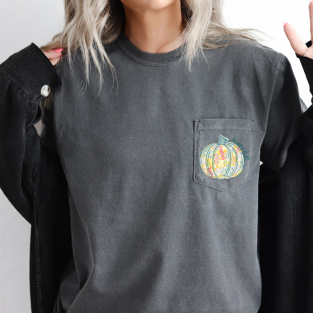 Happy Fall Pastel Pumpkin Thanksgiving Flowers Autumn Garden Scene Comfort Colors Tee