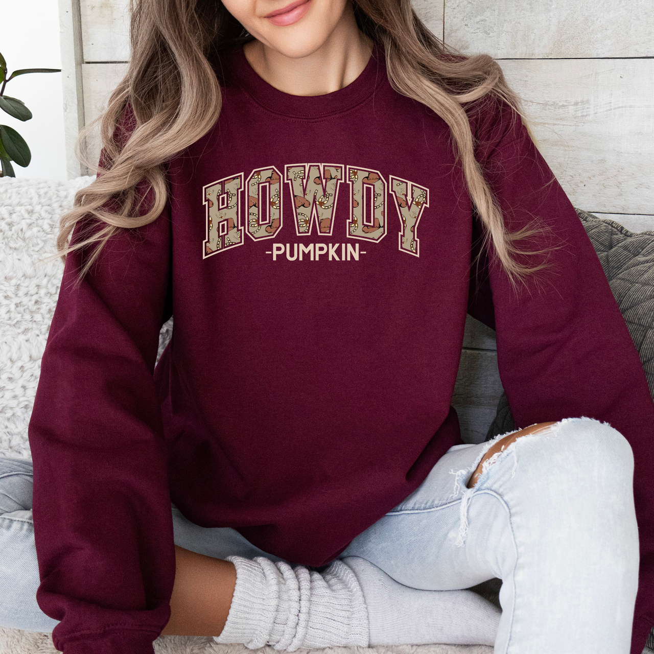 Howdy Pumpkin Varsity Collegiate Autumn Graphic Cozy Vintage For Everyday Layering Comfort Sweatshirt