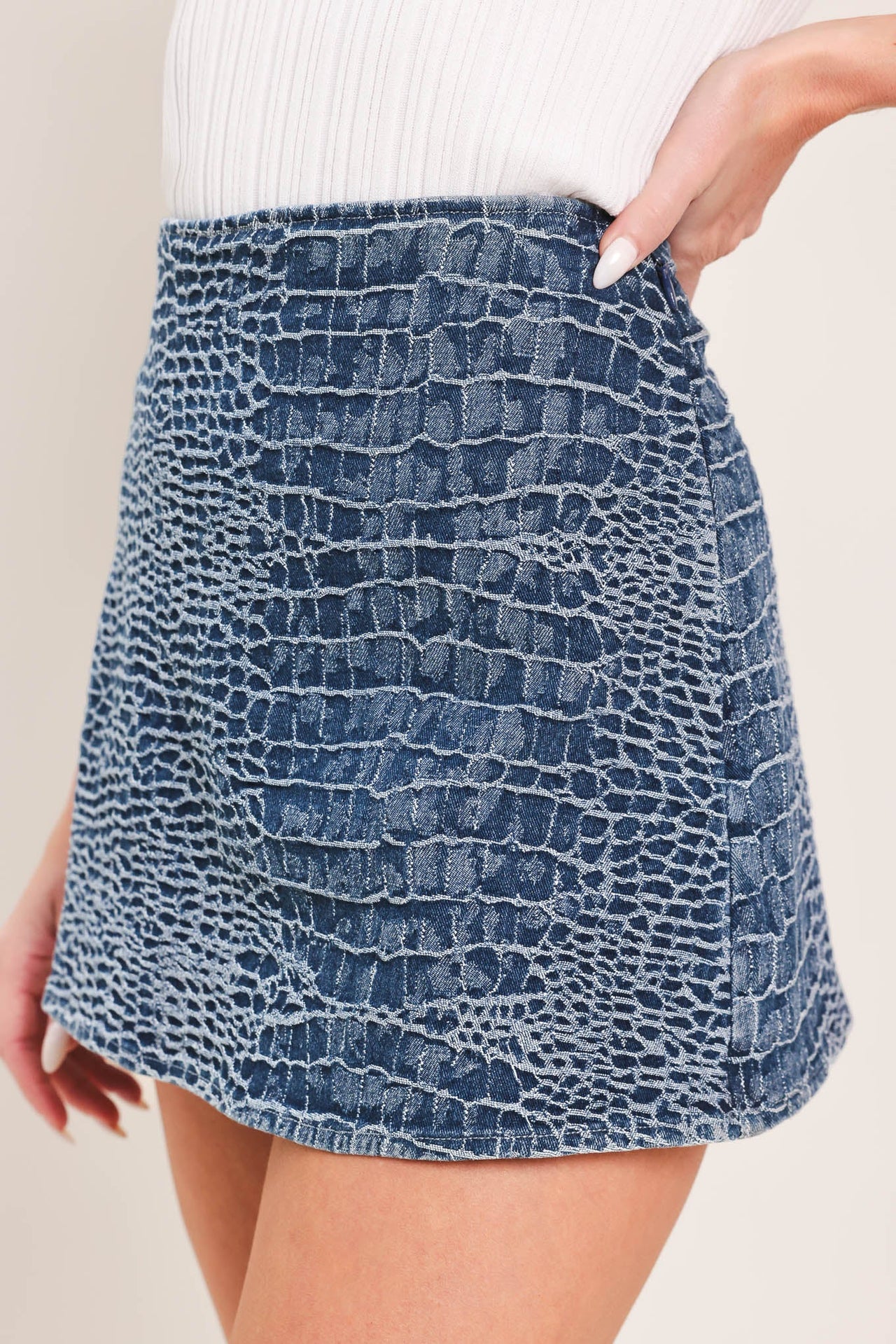 CROCO CHIC DENIM SKORT