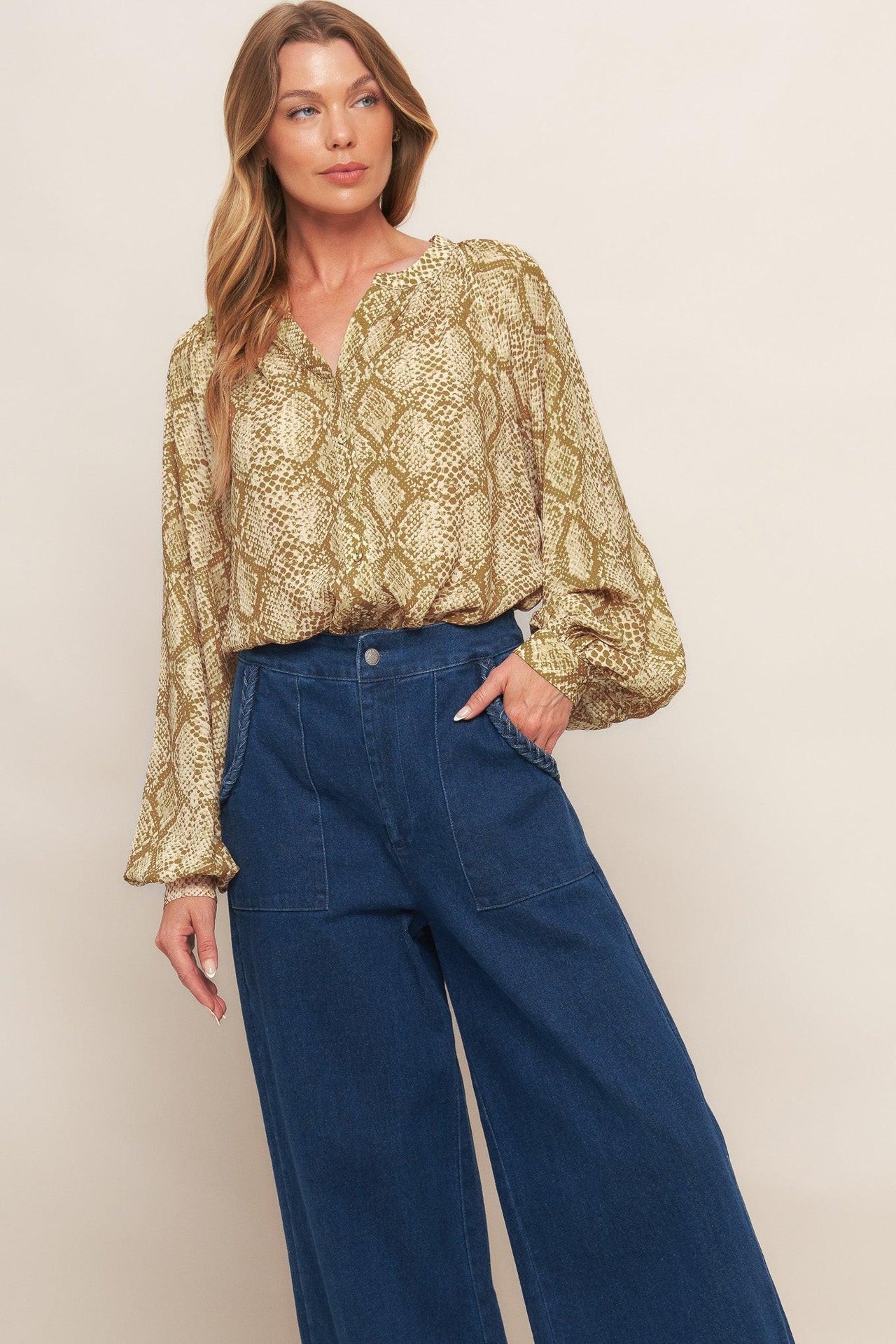 RETRO CHIC TAUPE WOVEN TOP