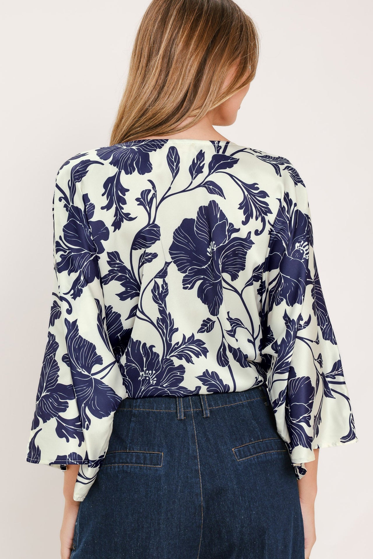 WHITE MAGNOLIA CURRENT WOVEN TOP