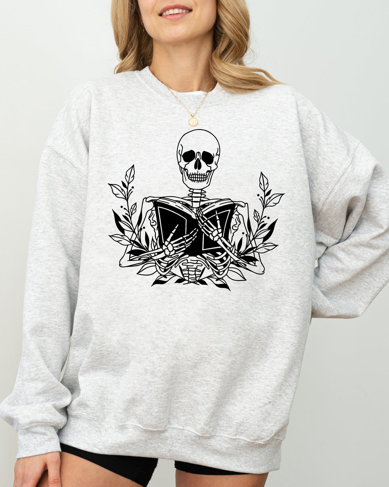 Reading Skeleton Book Lover Retro Literary Cozy Bookish Gothic Illustration Graphic Sweatshirt