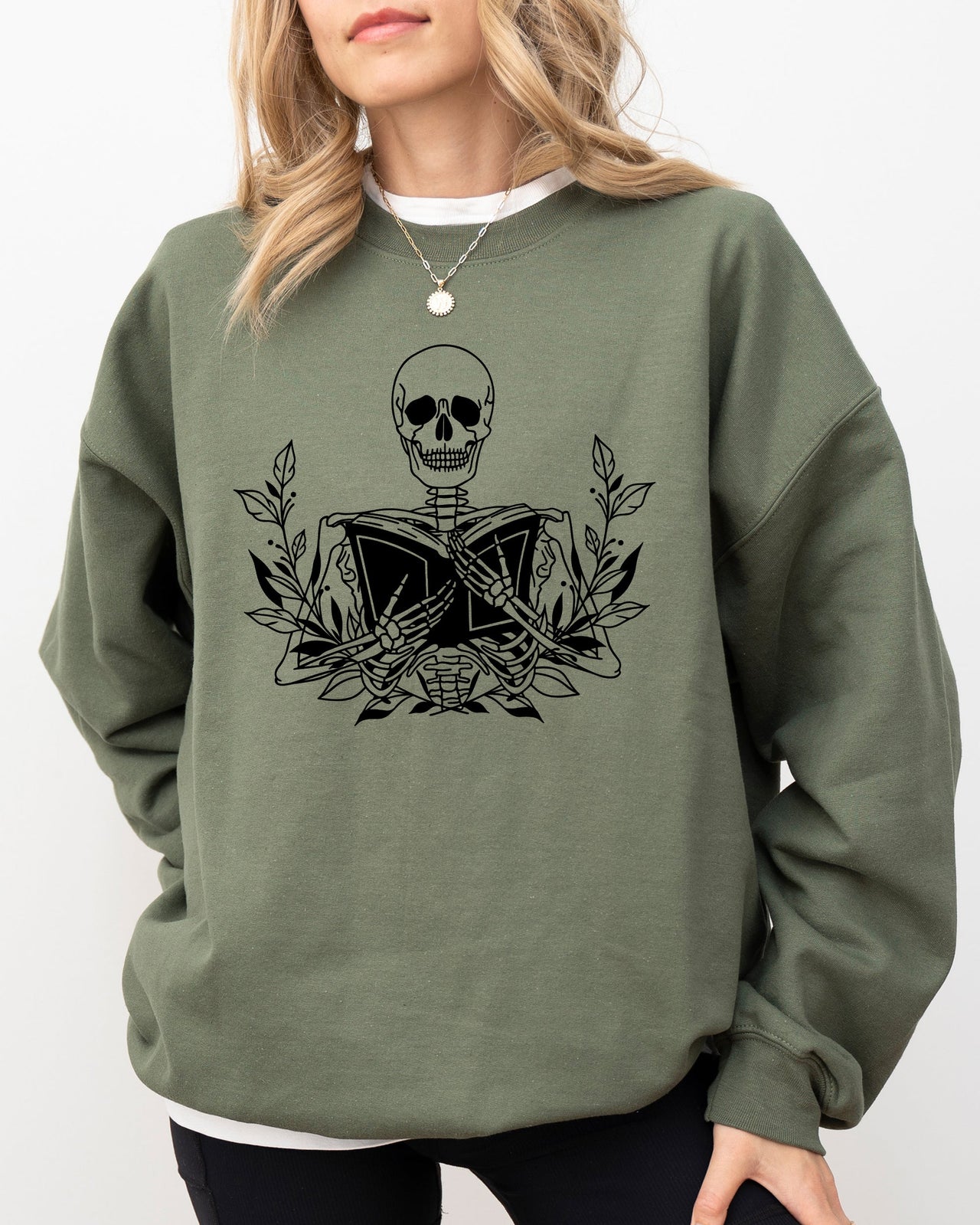 Reading Skeleton Book Lover Retro Literary Cozy Bookish Gothic Illustration Graphic Sweatshirt