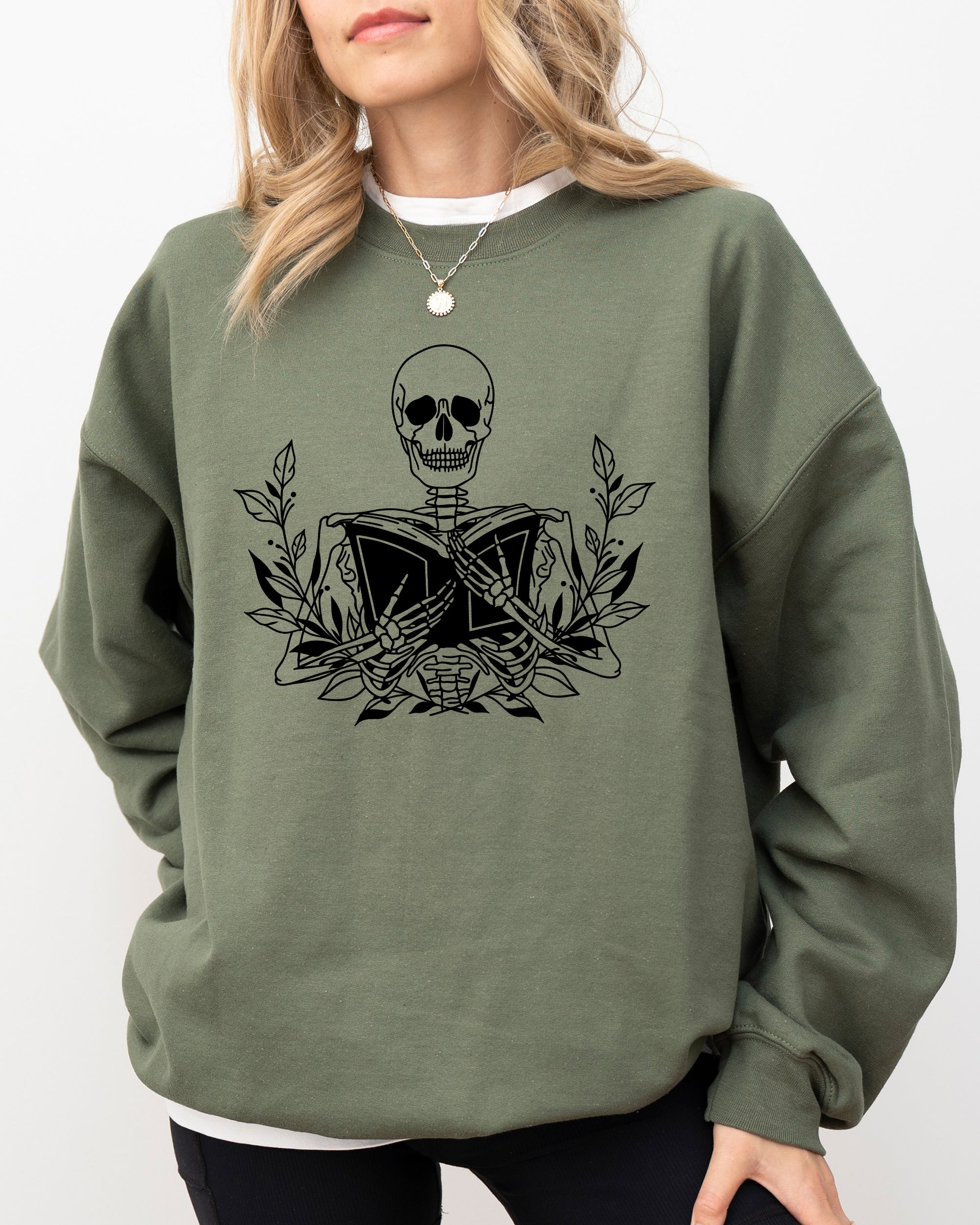 Reading Skeleton Book Lover Retro Literary Cozy Bookish Gothic Illustration Graphic Sweatshirt