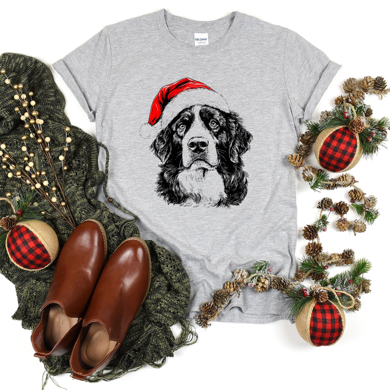 Bernese Mountain Santa Dog Christmas Dog Lover Portrait Holiday Design Comfort Colors Tee