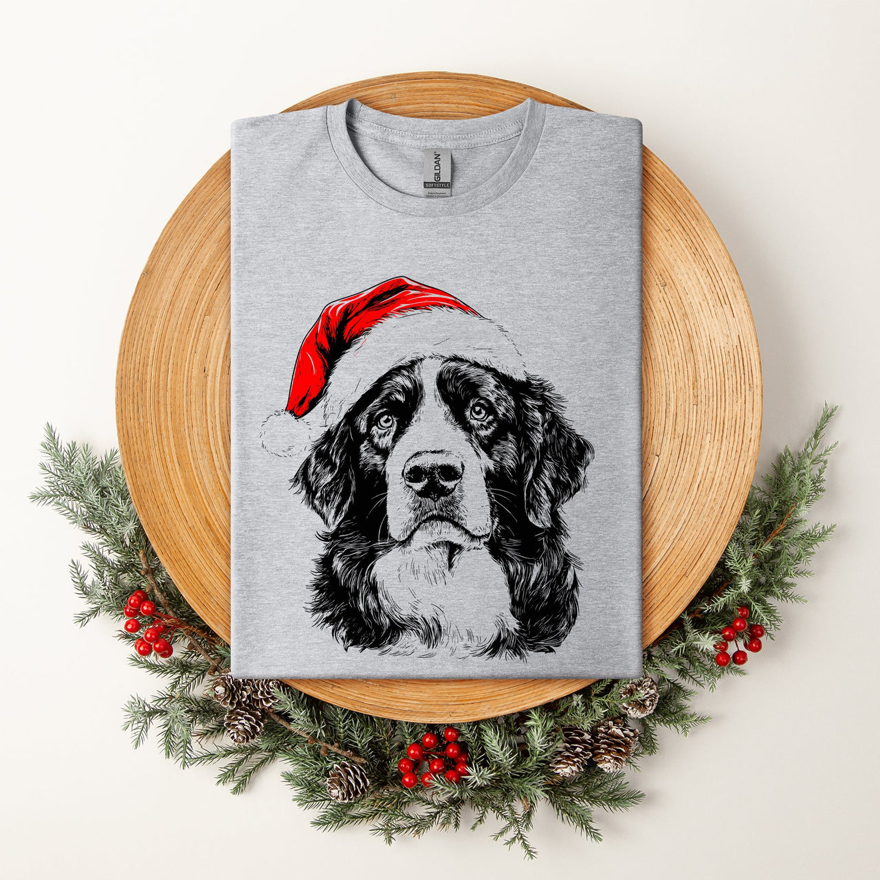 Bernese Mountain Santa Dog Christmas Dog Lover Portrait Holiday Design Comfort Colors Tee