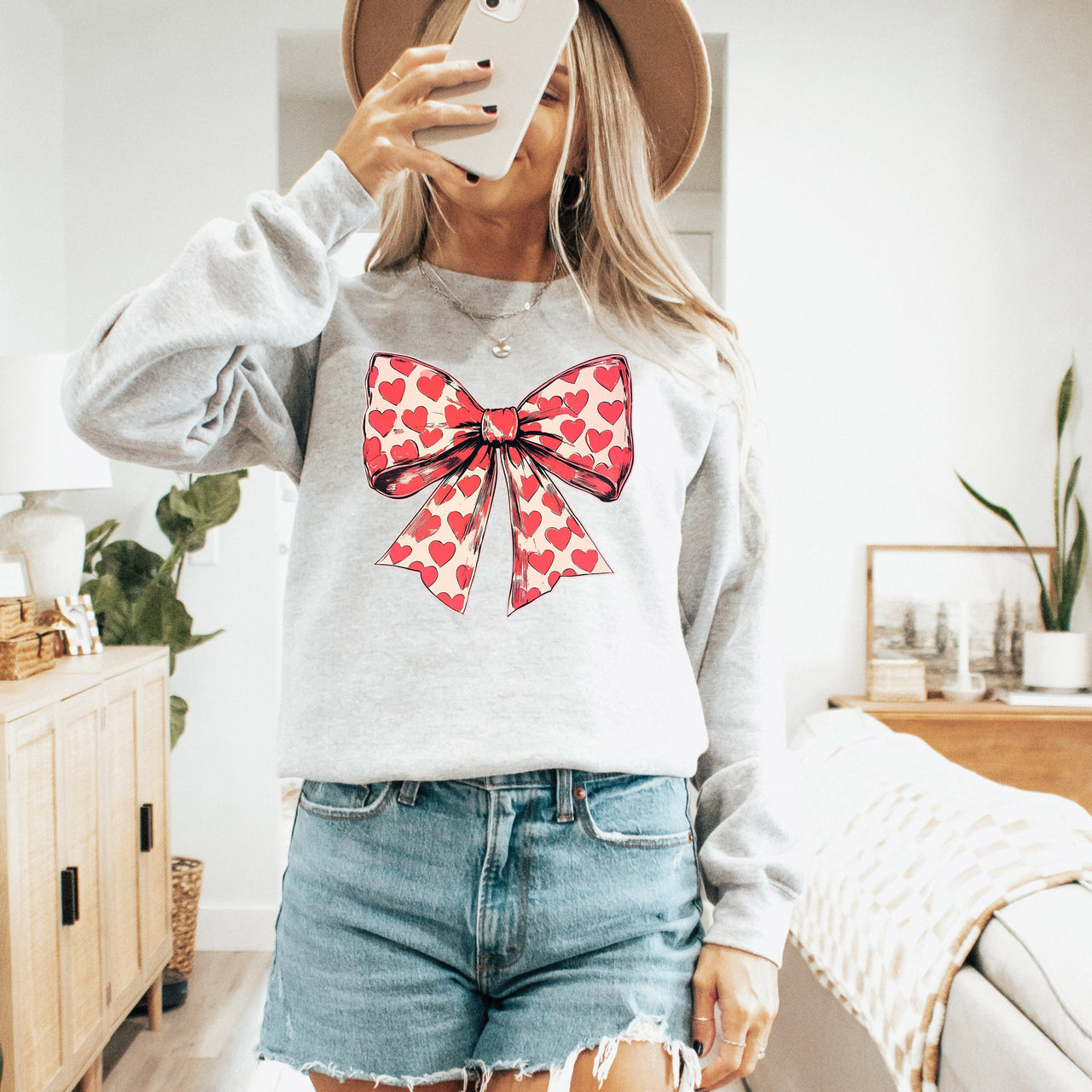 Vintage Bow Hearts Coquette Valentine's Day Love Romantic Artwork Graphic Sweatshirt