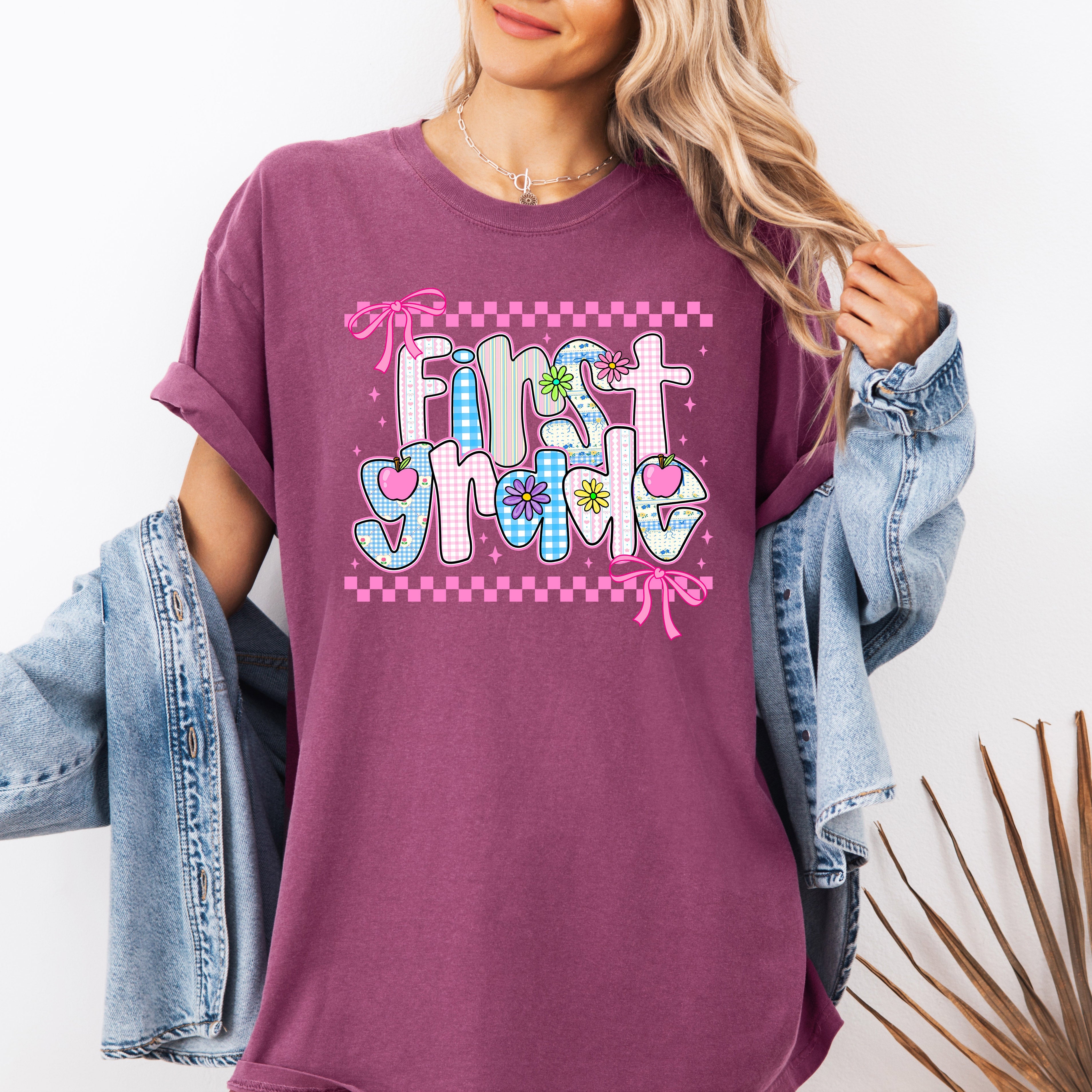 First Grade Teacher Retro Checkered Pattern Back To School Style For Teachers Comfort Colors Tee