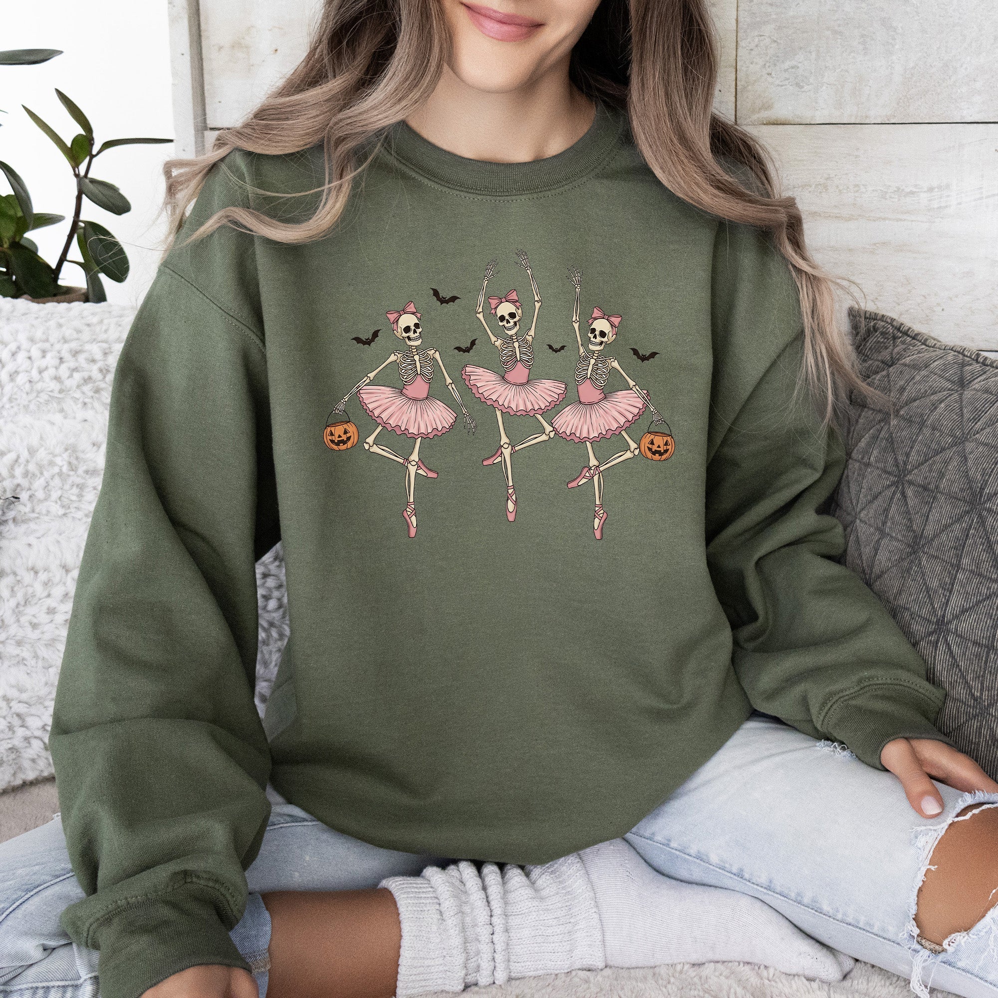 Dancing Skeleton Girls Halloween Ghost Checkered Retro Vintage Spooky Fall Graphic Sweatshirt
