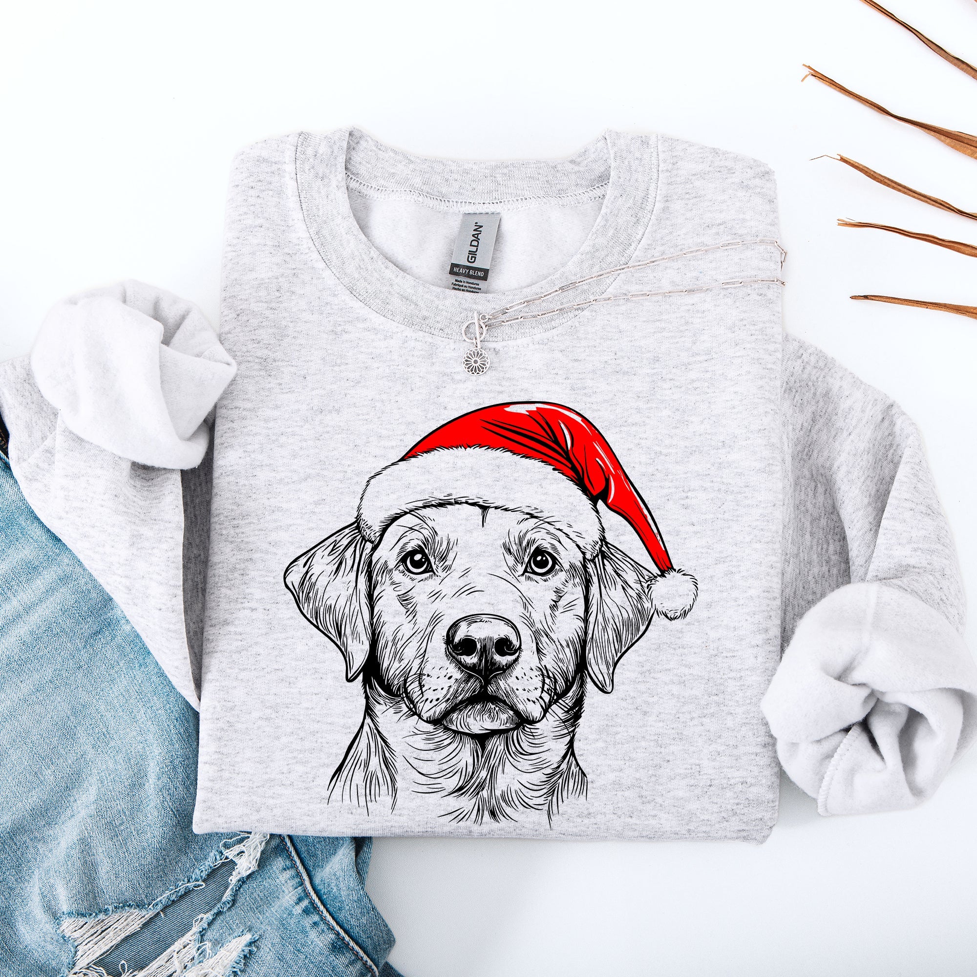 Labrador Retriever Santa Hat Christmas Scene For Dog Lovers And Family Sweatshirt
