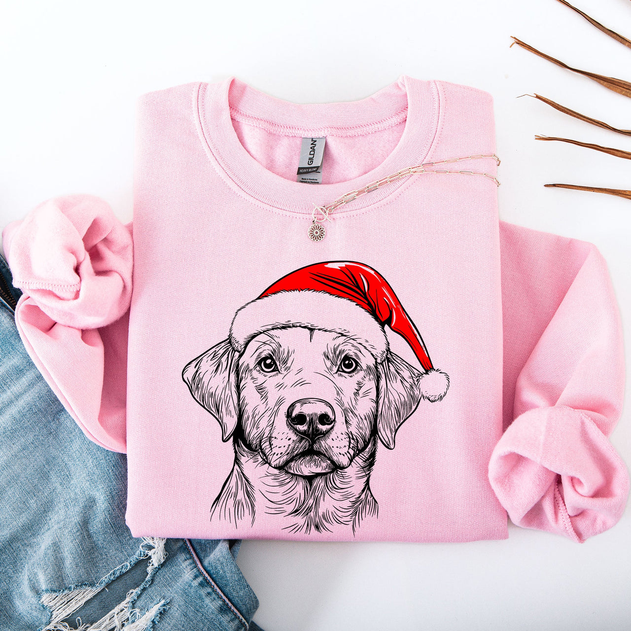 Labrador Retriever Santa Hat Christmas Scene For Dog Lovers And Family Sweatshirt