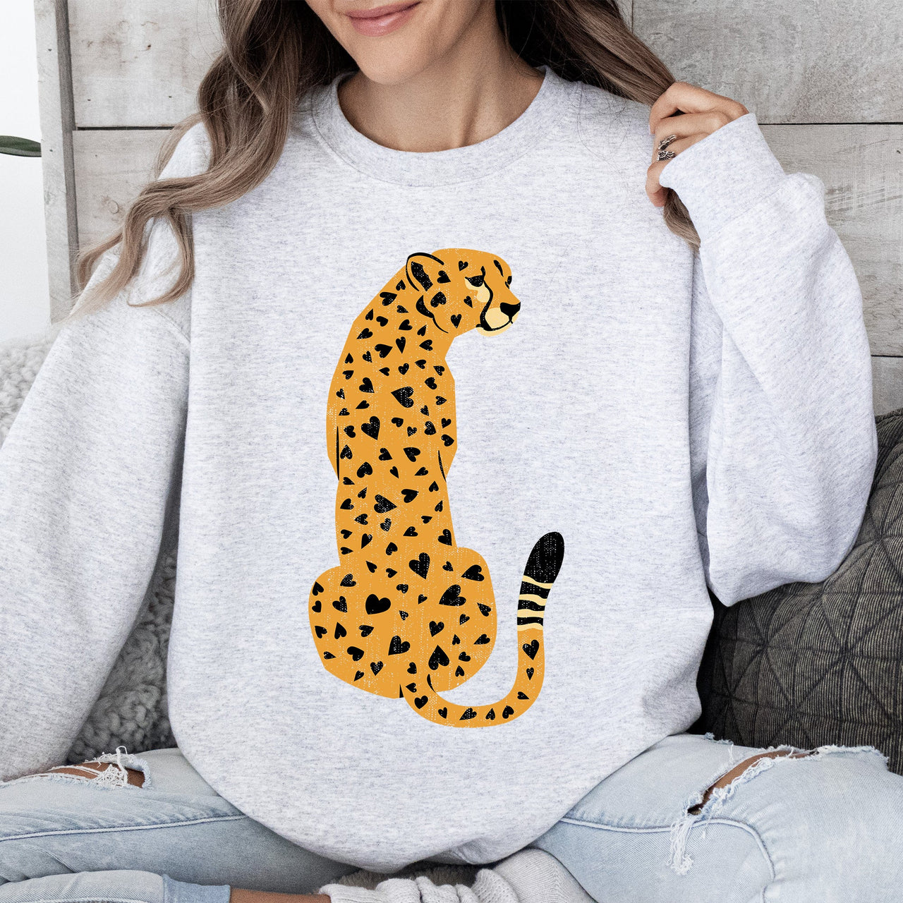 Leopard Heart Spots Valentine's Day Leopard Print Love Pattern Cozy Vintage Style Sweatshirt