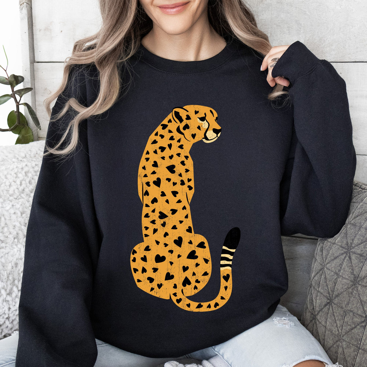 Leopard Heart Spots Valentine's Day Leopard Print Love Pattern Cozy Vintage Style Sweatshirt