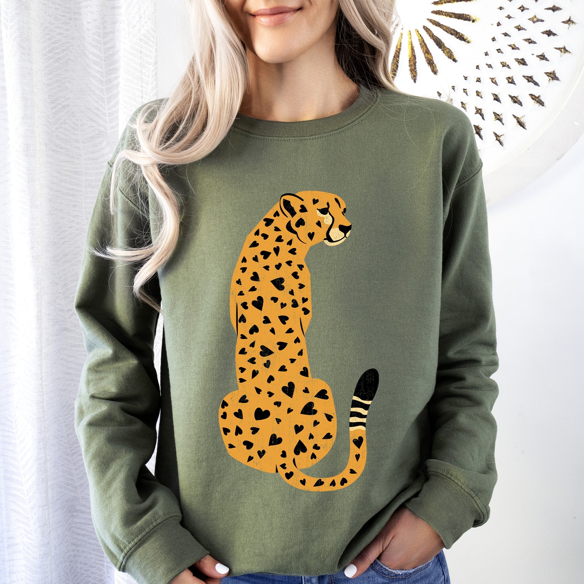 Leopard Heart Spots Valentine's Day Leopard Print Love Pattern Cozy Vintage Style Sweatshirt