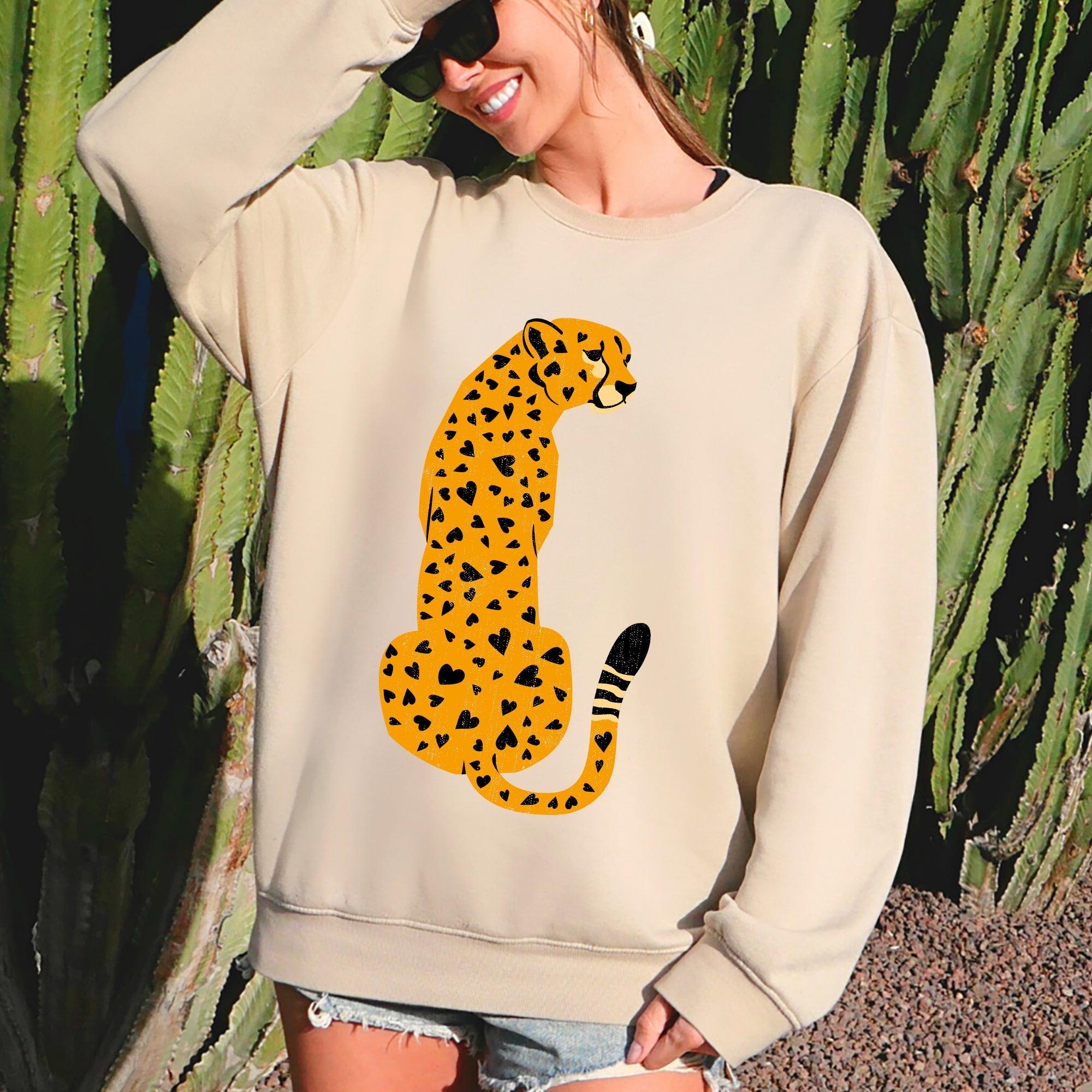 Leopard Heart Spots Valentine's Day Leopard Print Love Pattern Cozy Vintage Style Sweatshirt