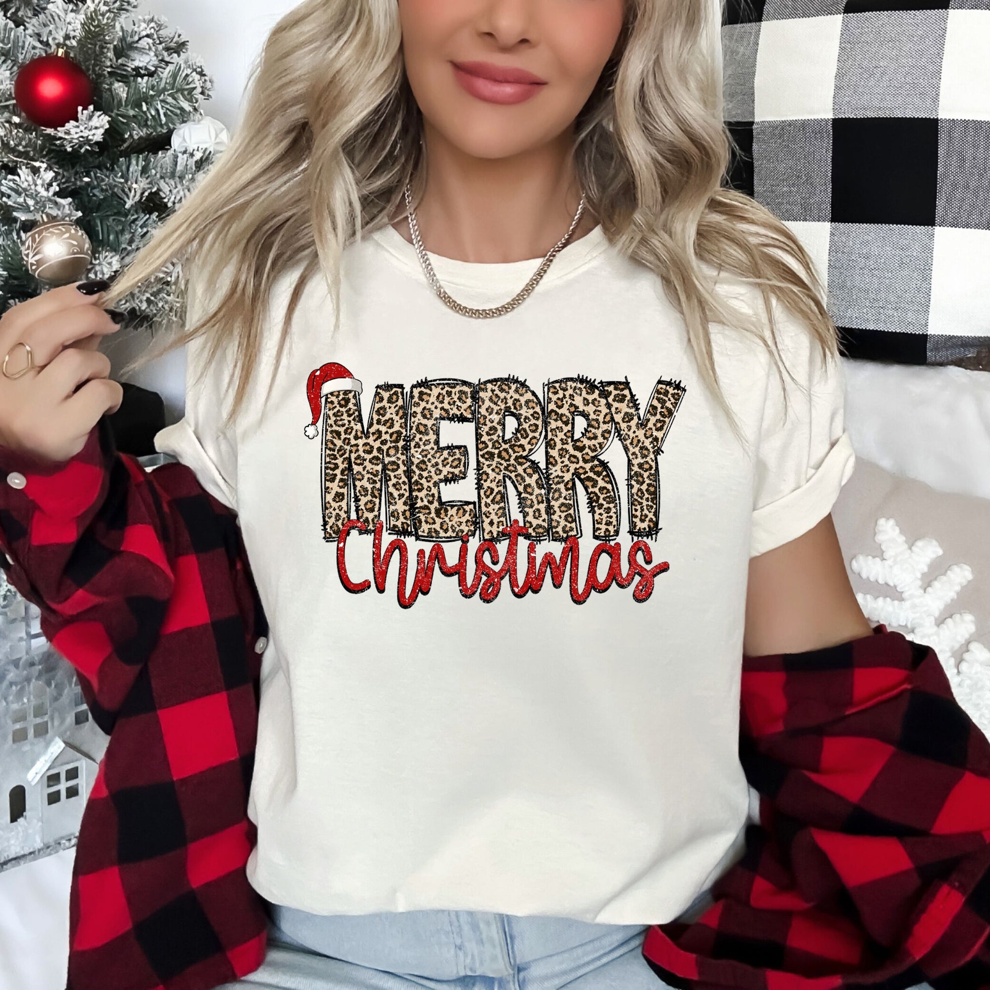 Merry Christmas Retro Leopard Print Cozy Soft Vintage-Inspired Holiday Graphic Tee