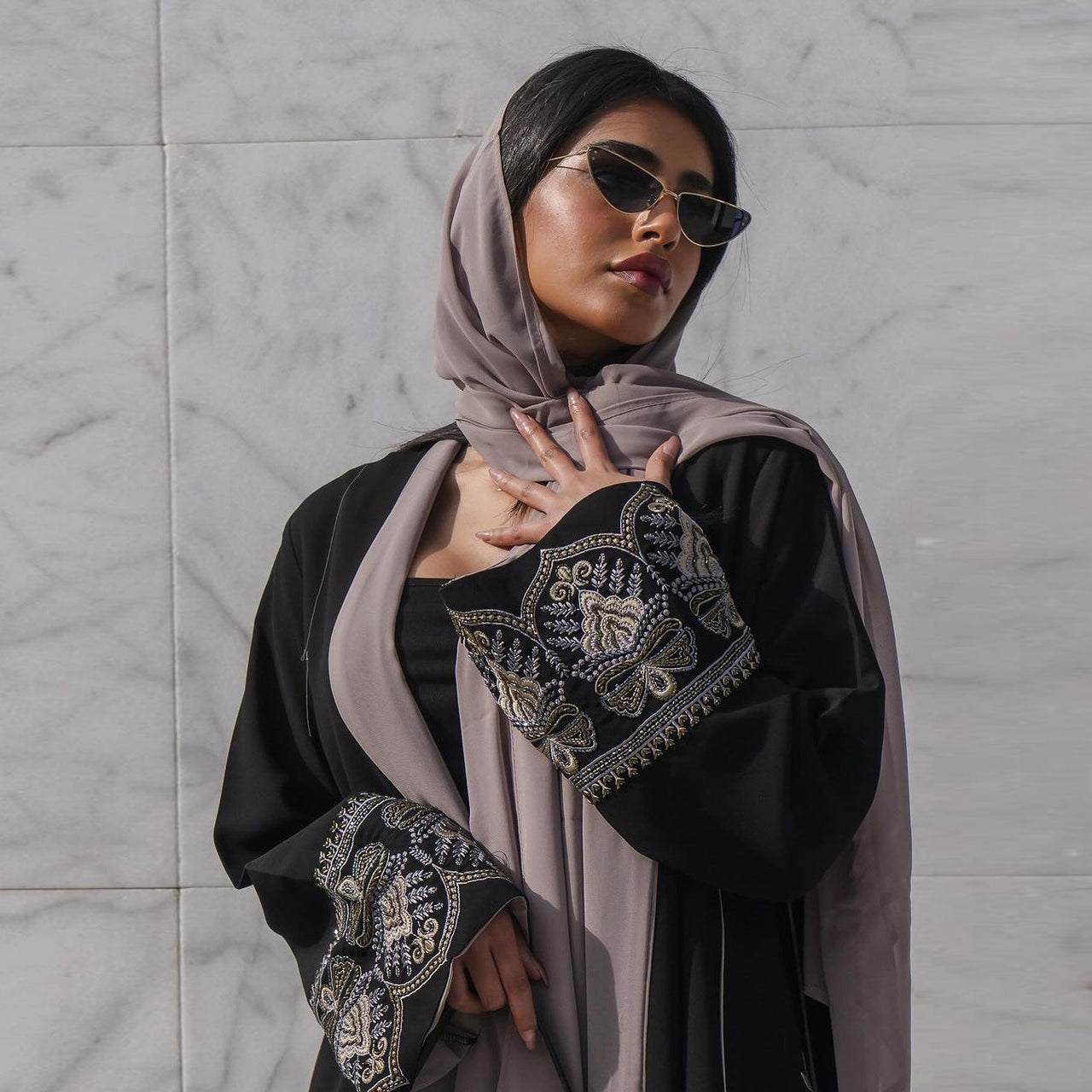 Elegant  Embroidered Temperament Open Abaya (MOA062)