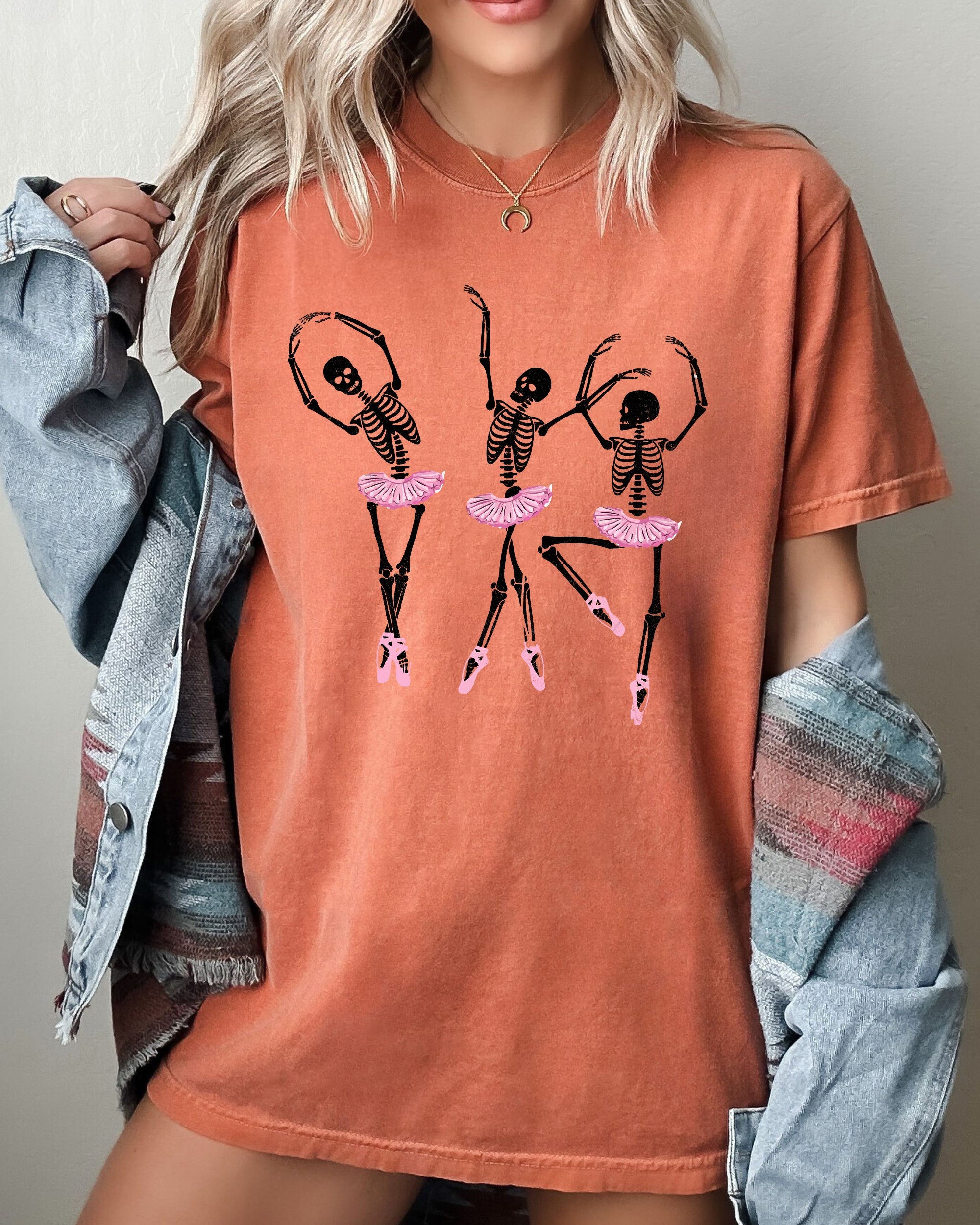 Dancing Skeleton Ladies Ghost Spooky Funny Witch Aesthetic Meme Halloween Costume Comfort Colors Tee
