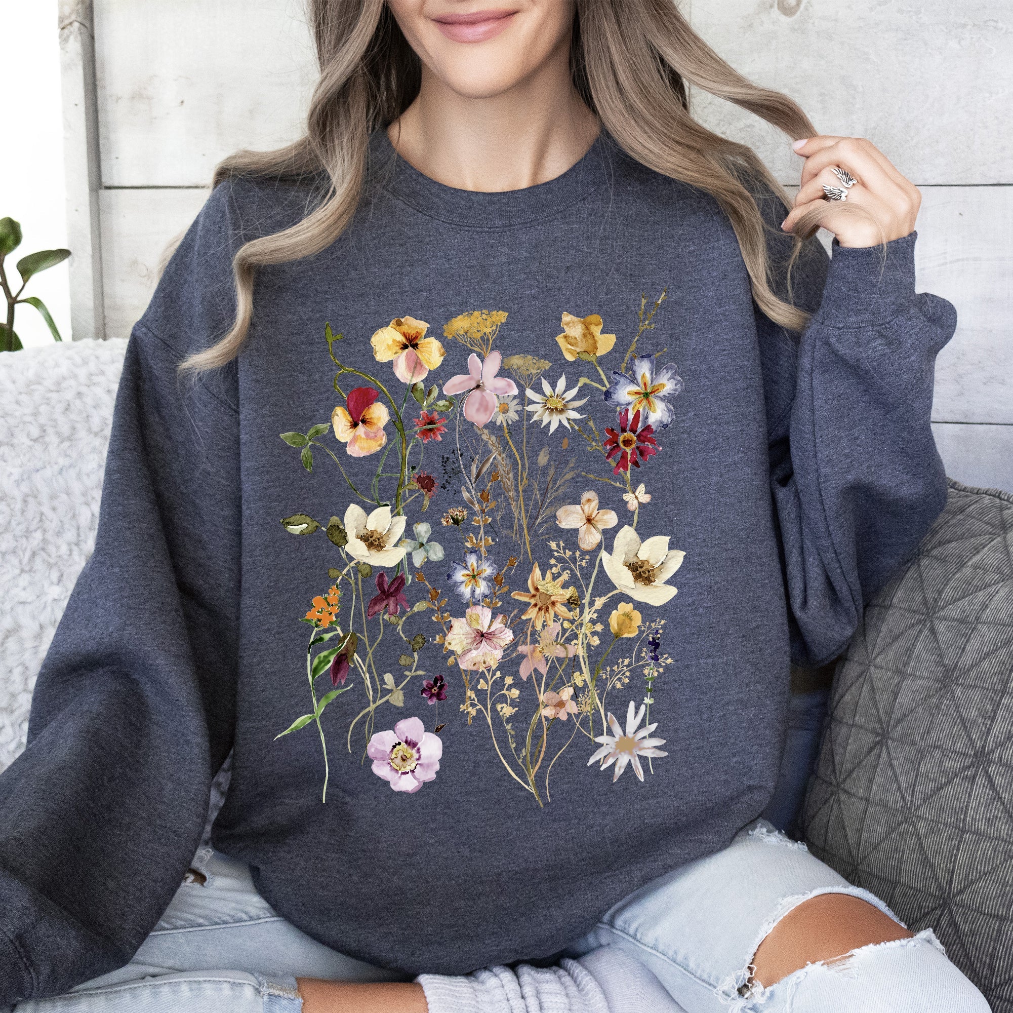Clover Meadow Pressed Flower Botanical Print Nature Inspired Garden Floral Pattern Sweatshirt