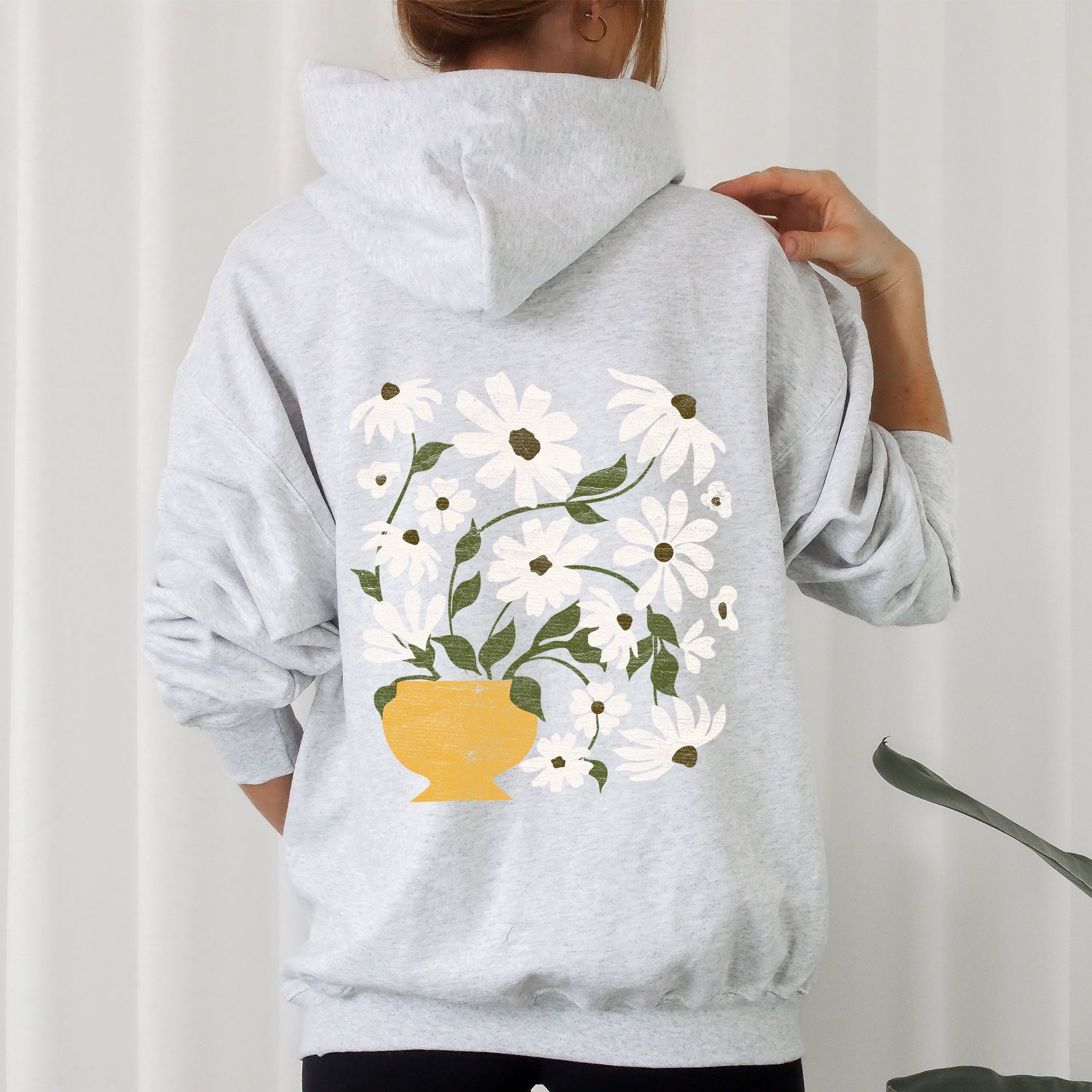 Daisies Retro Floral Design Cozy Garden Print On Soft Fleece With Vintage Vibe And Timeless Charm Hoodie