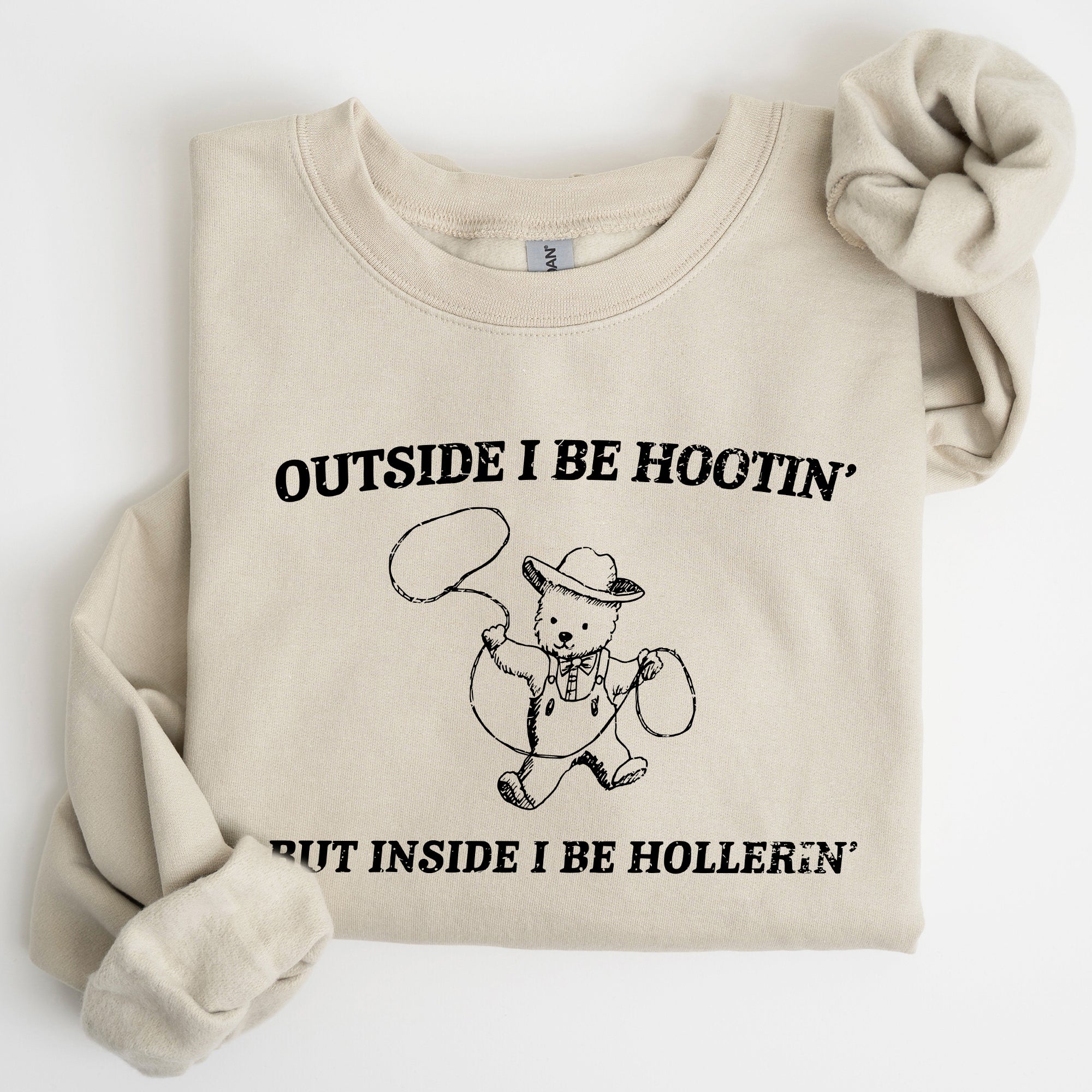 Outside I Bee Hootin, Inside I Be Hollerin, Bear, Funny, Aesthetic Cozy Sweatshirt