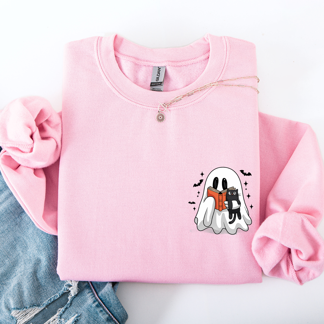 Reading Ghost Cat Funny Halloween Book Library Spooky Cozy Night Pocket Sweatshirt