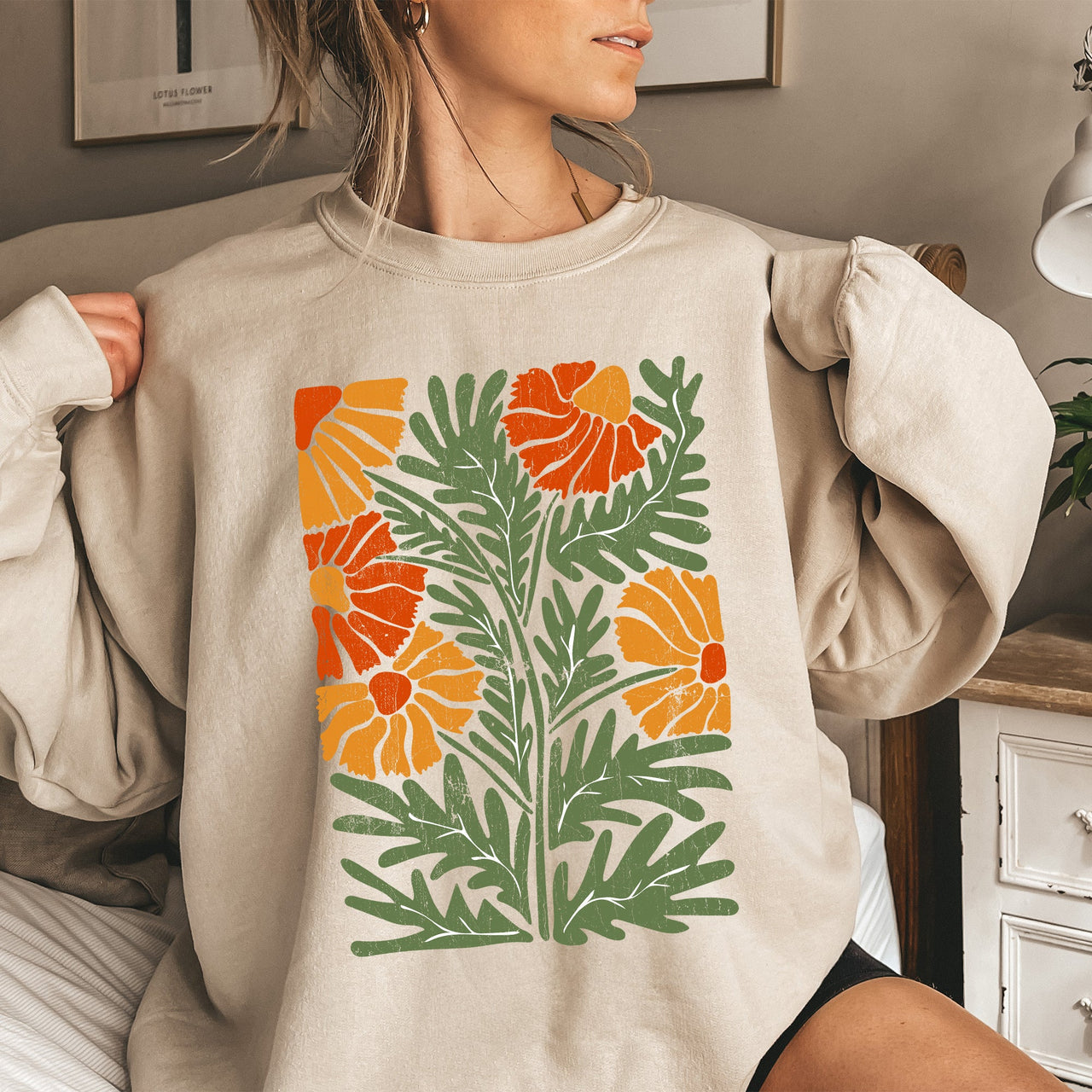 Retro Daisy Design Vintage Floral Garden Theme Botanical Illustration Textured Motif Sweatshirt