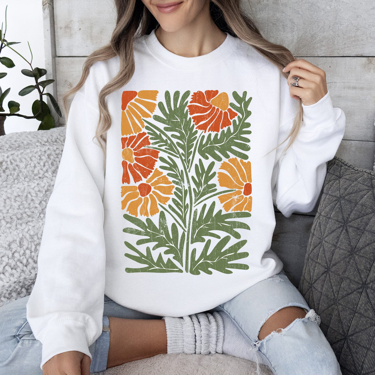Retro Daisy Design Vintage Floral Garden Theme Botanical Illustration Textured Motif Sweatshirt