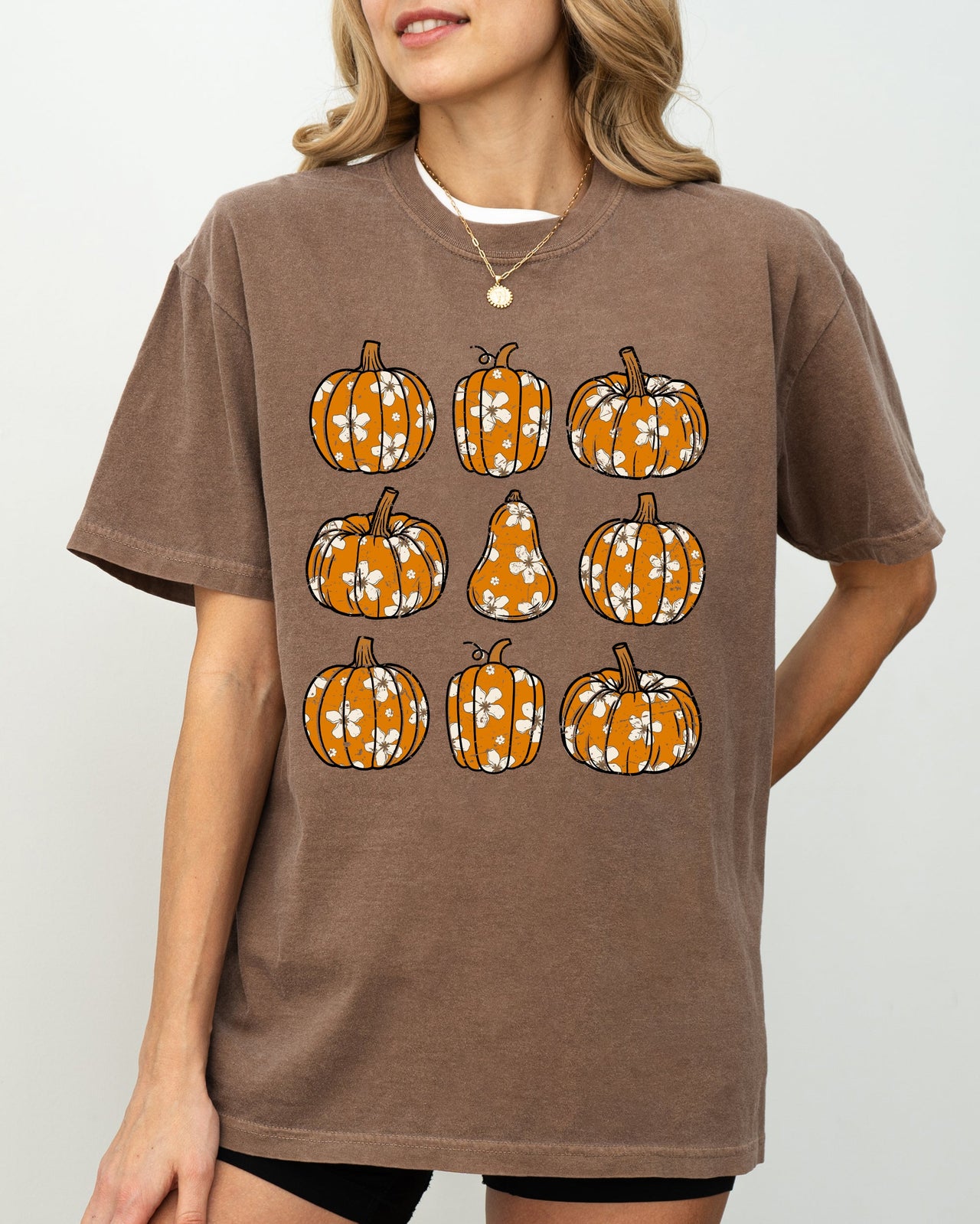 Retro Floral Pumpkins Halloween Jack-O-Lantern Fall Autumn Vibes Comfort Colors Tee