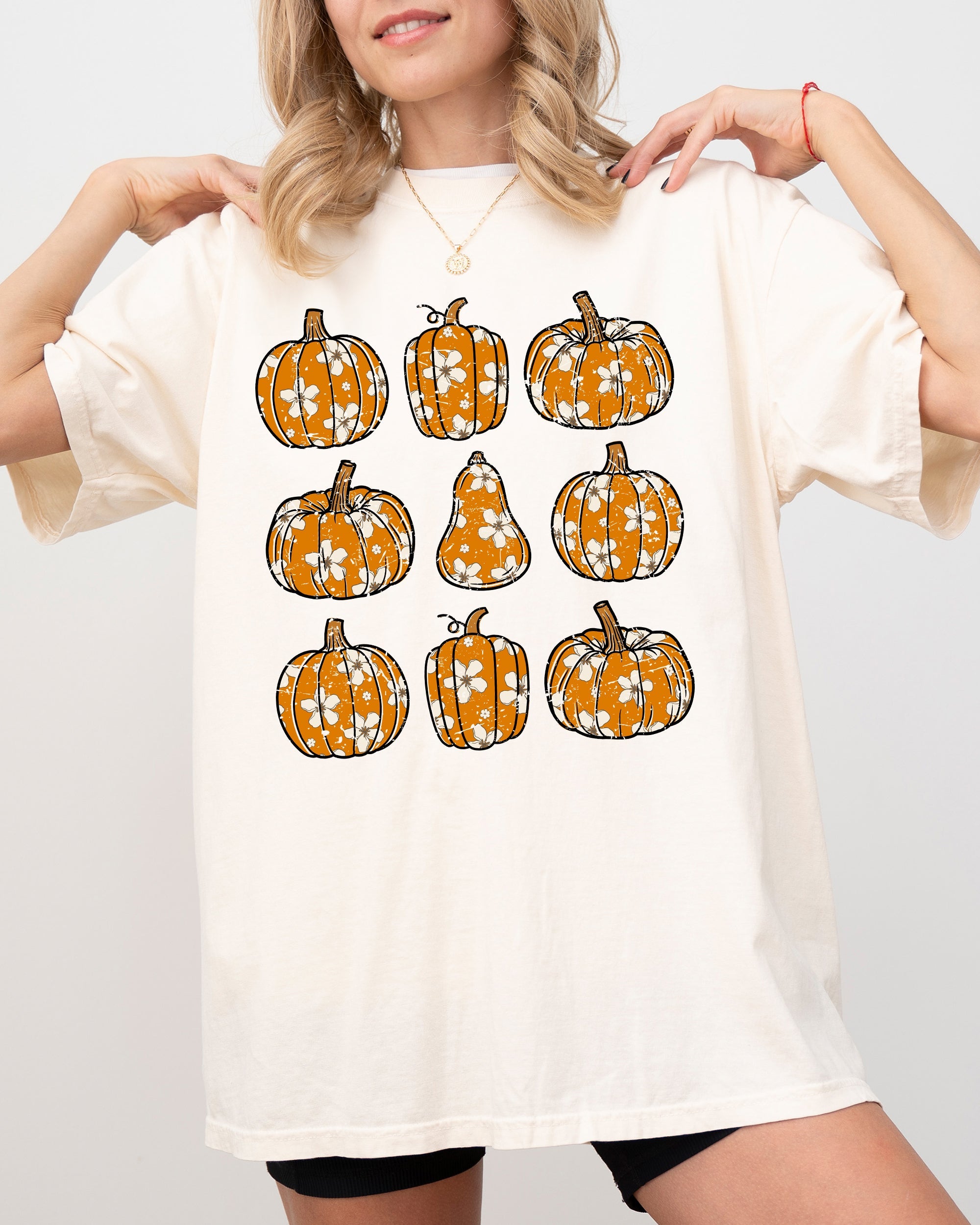 Retro Floral Pumpkins Halloween Jack-O-Lantern Fall Autumn Vibes Comfort Colors Tee