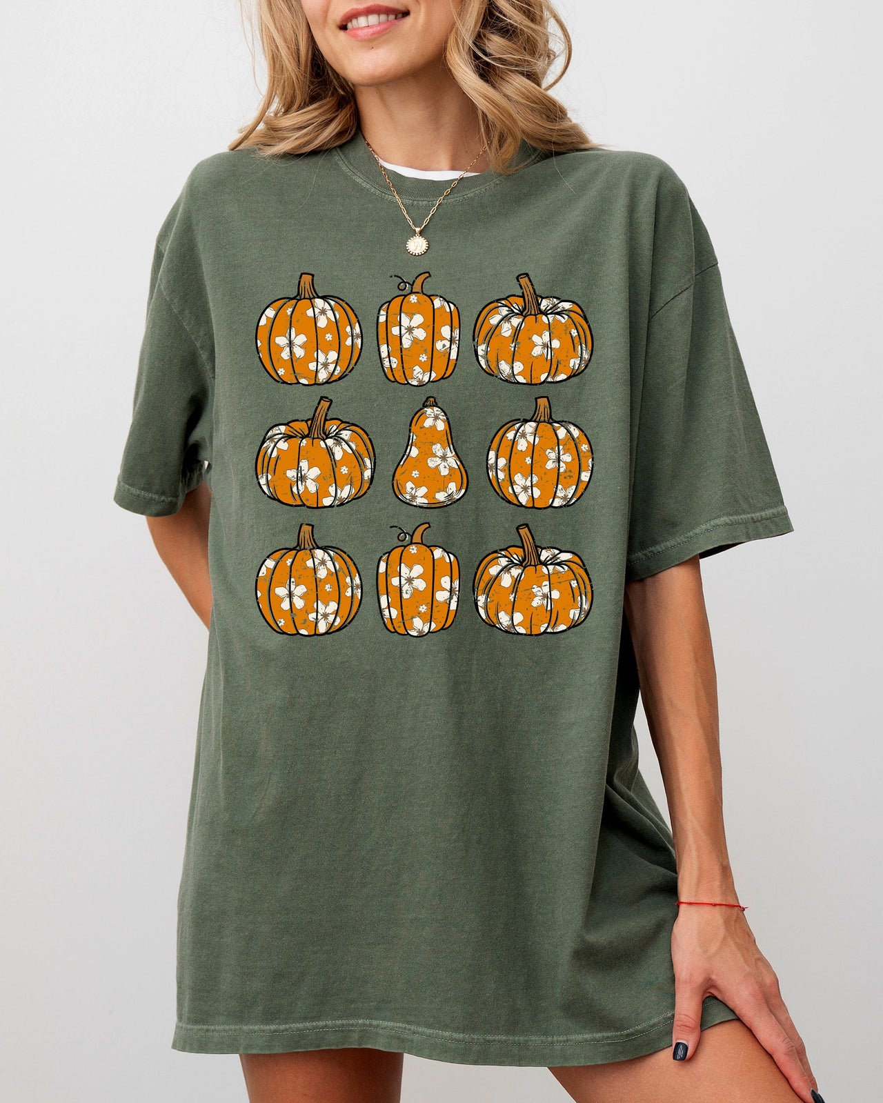 Retro Floral Pumpkins Halloween Jack-O-Lantern Fall Autumn Vibes Comfort Colors Tee