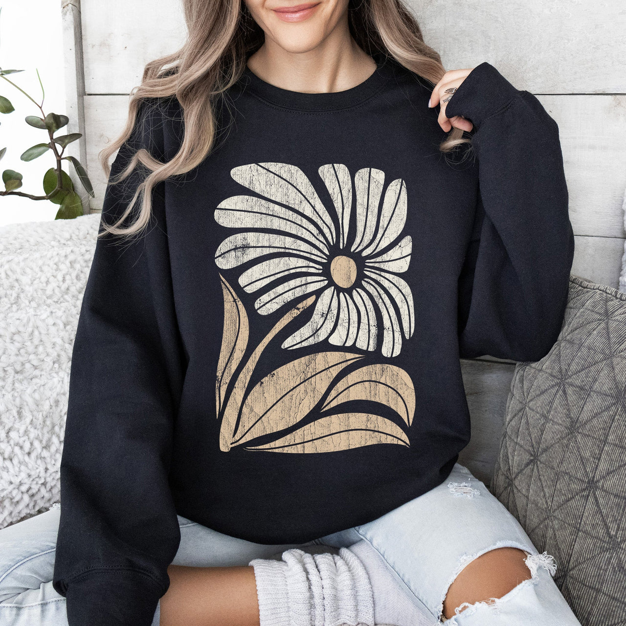 Cozy Soft Retro Flower Bold Floral Boho Print Fleece Lined Weekend Wear Sweatshirt