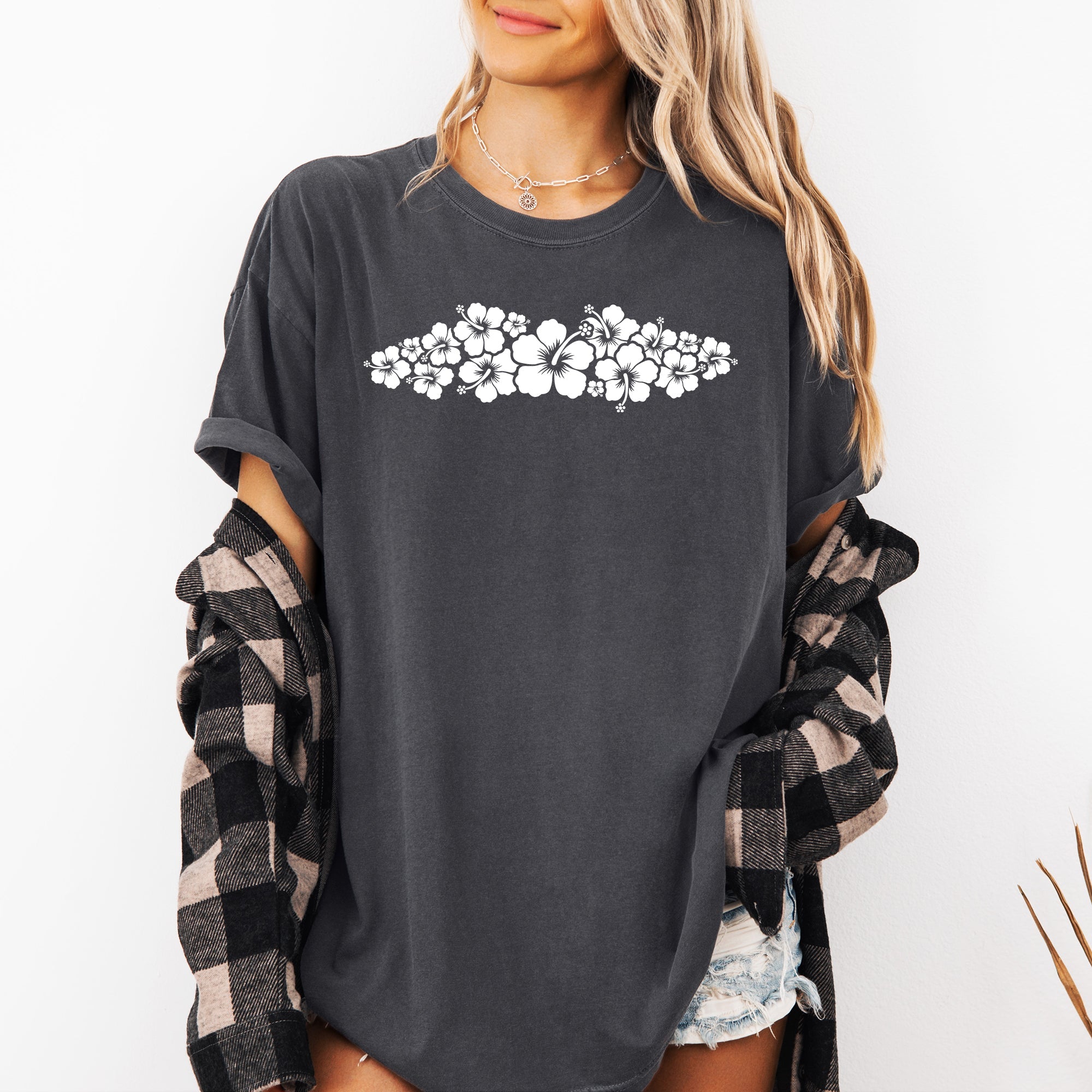 Retro Hibiscus Minimalist Beach Summer Flowers Tropical Coastal Vibe Comfort Colors Tee