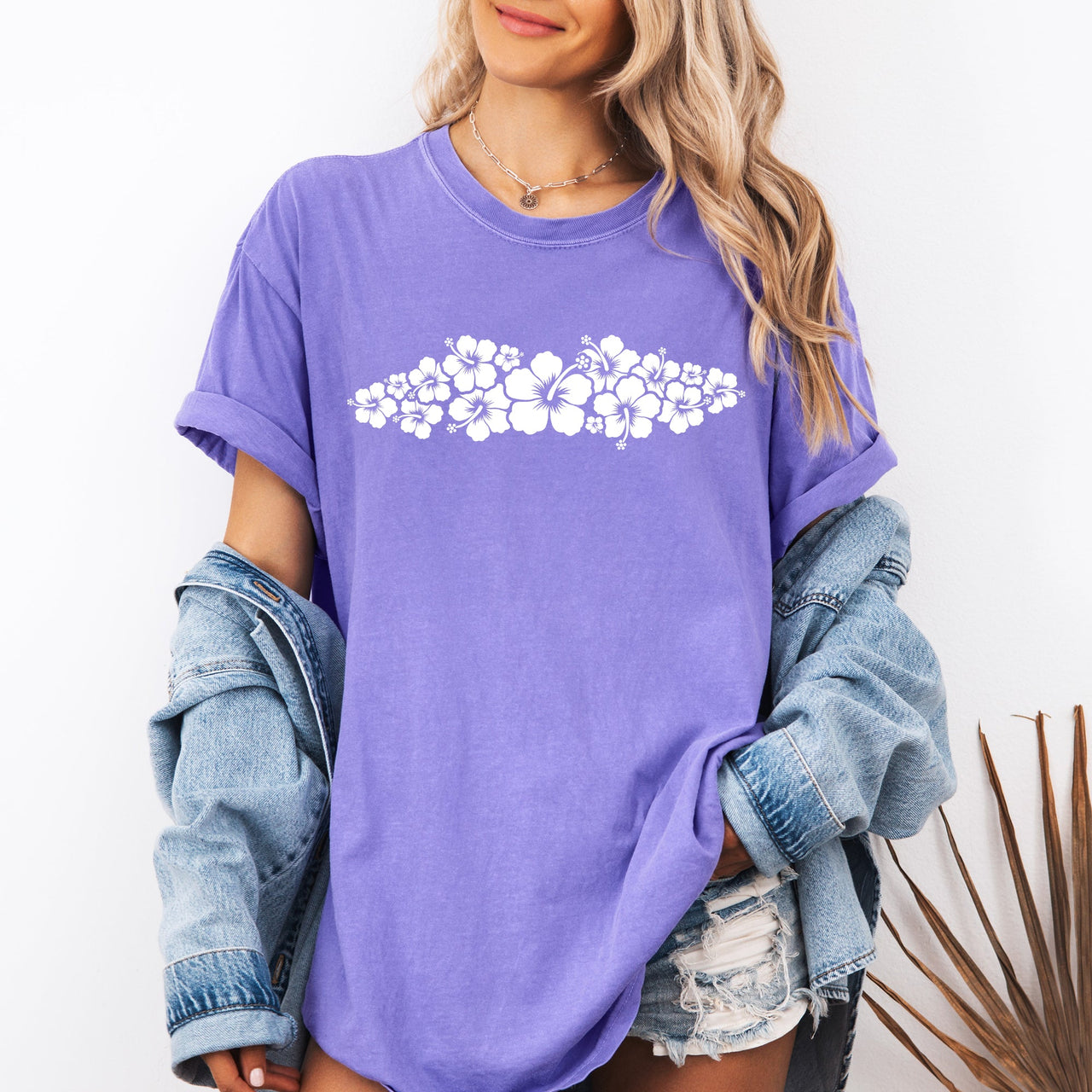 Retro Hibiscus Minimalist Beach Summer Flowers Tropical Coastal Vibe Comfort Colors Tee